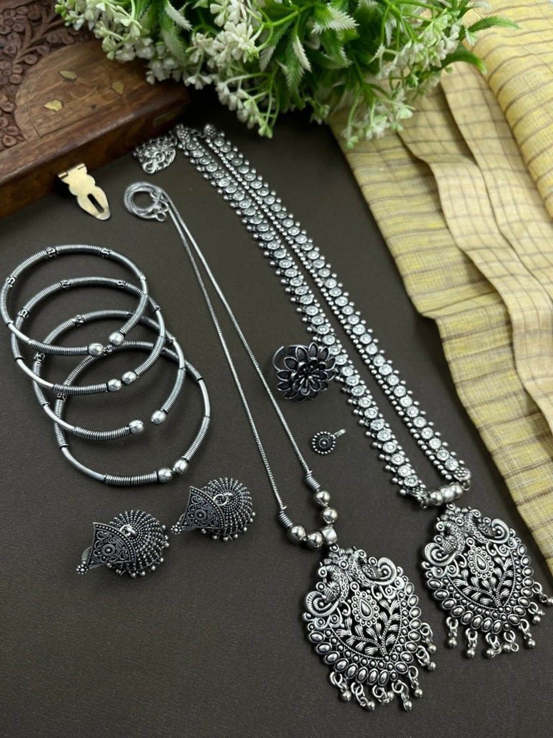 

NAMAN ARTS Silver-Plated Oxidised Necklace Jewellery Set
