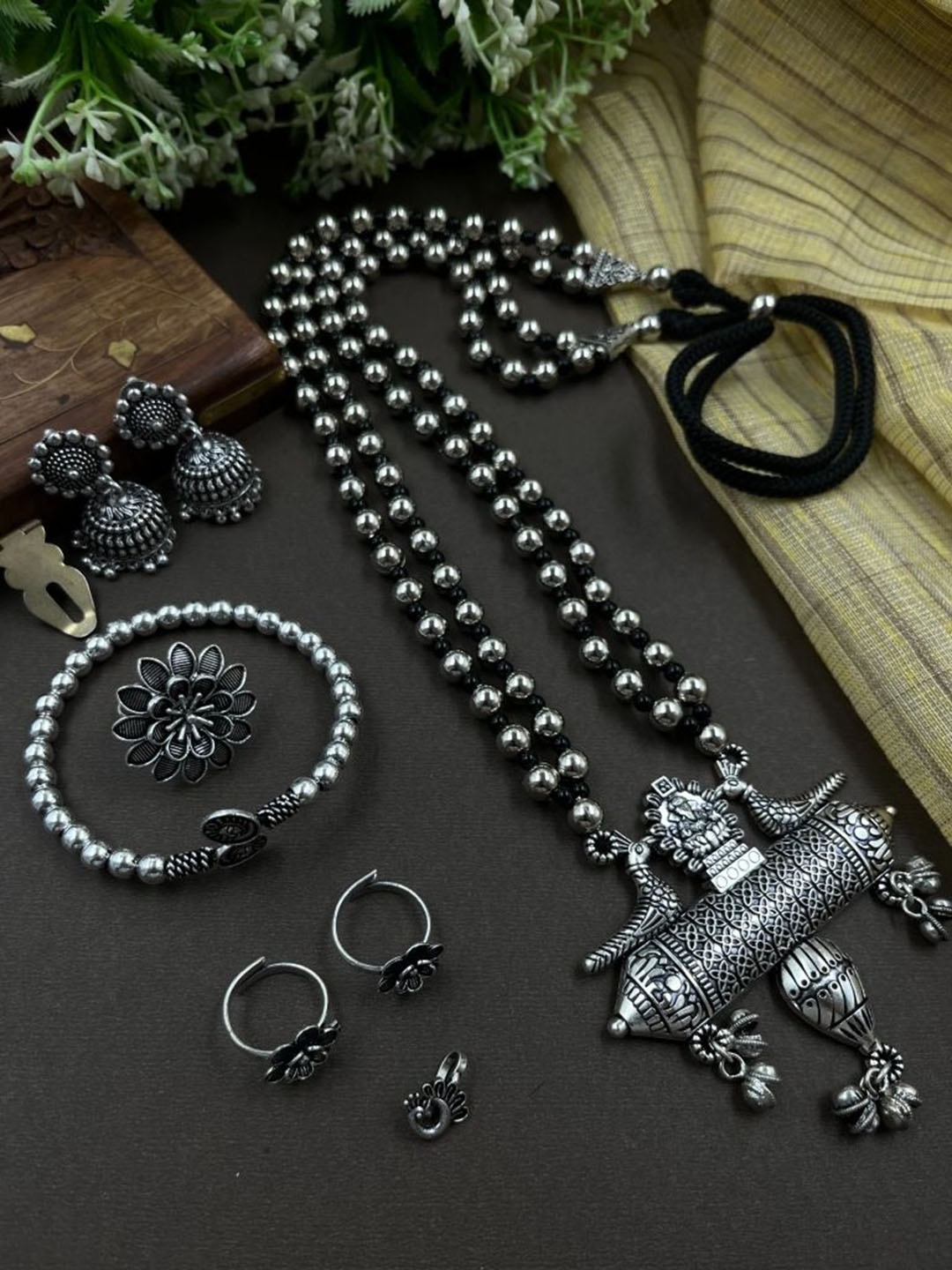 

NAMAN ARTS Kusha Silver Plated Oxidised Jewellery Set
