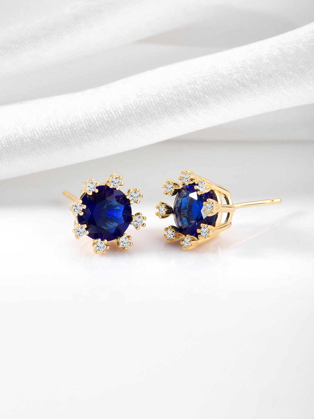 

Peora Contemporary Studs Earrings, Gold