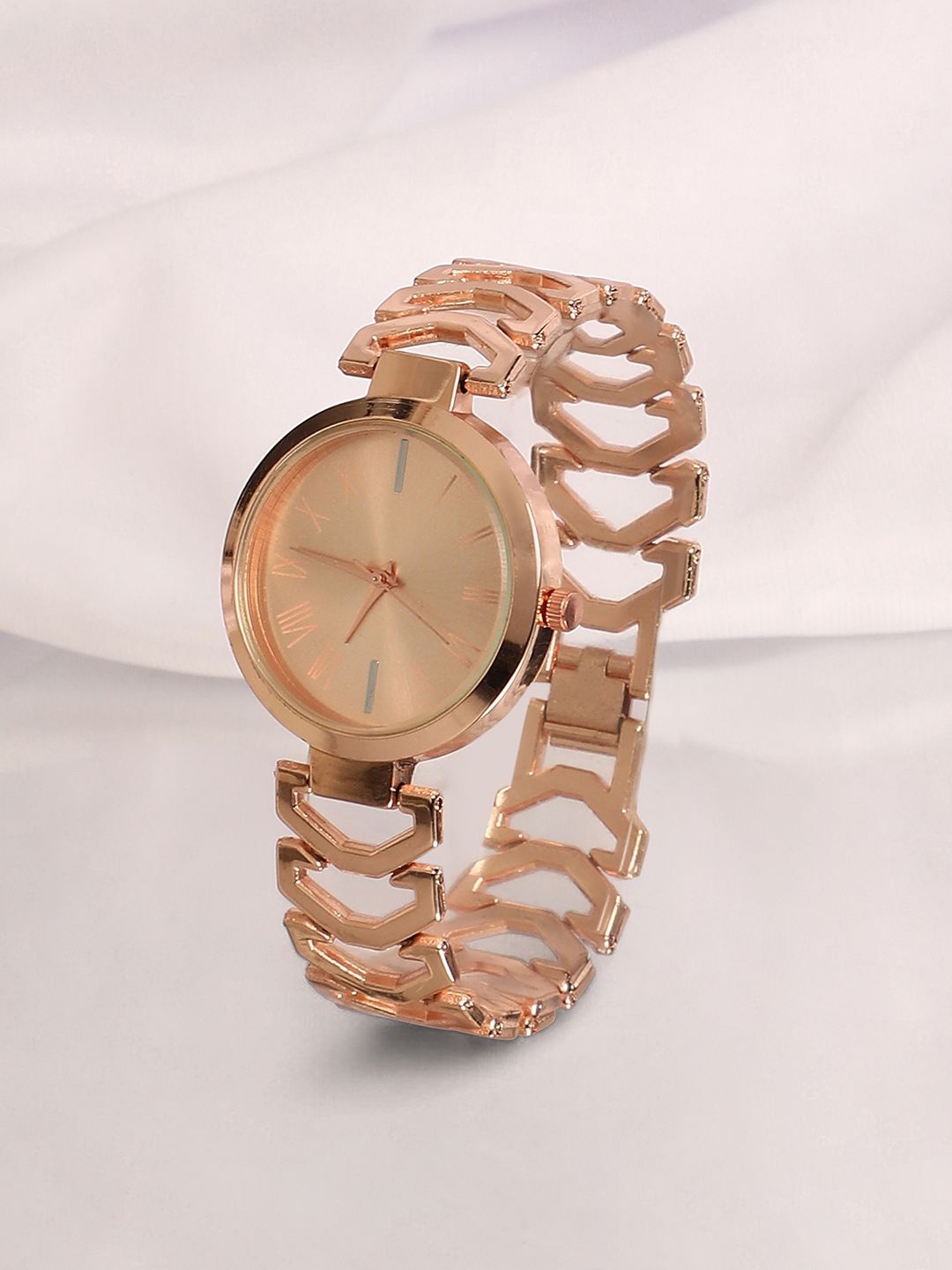 

HAUTE SAUCE by Campus Sutra Women Dial & Stainless Steel Analogue Watch AW24_HSWC6011, Rose gold