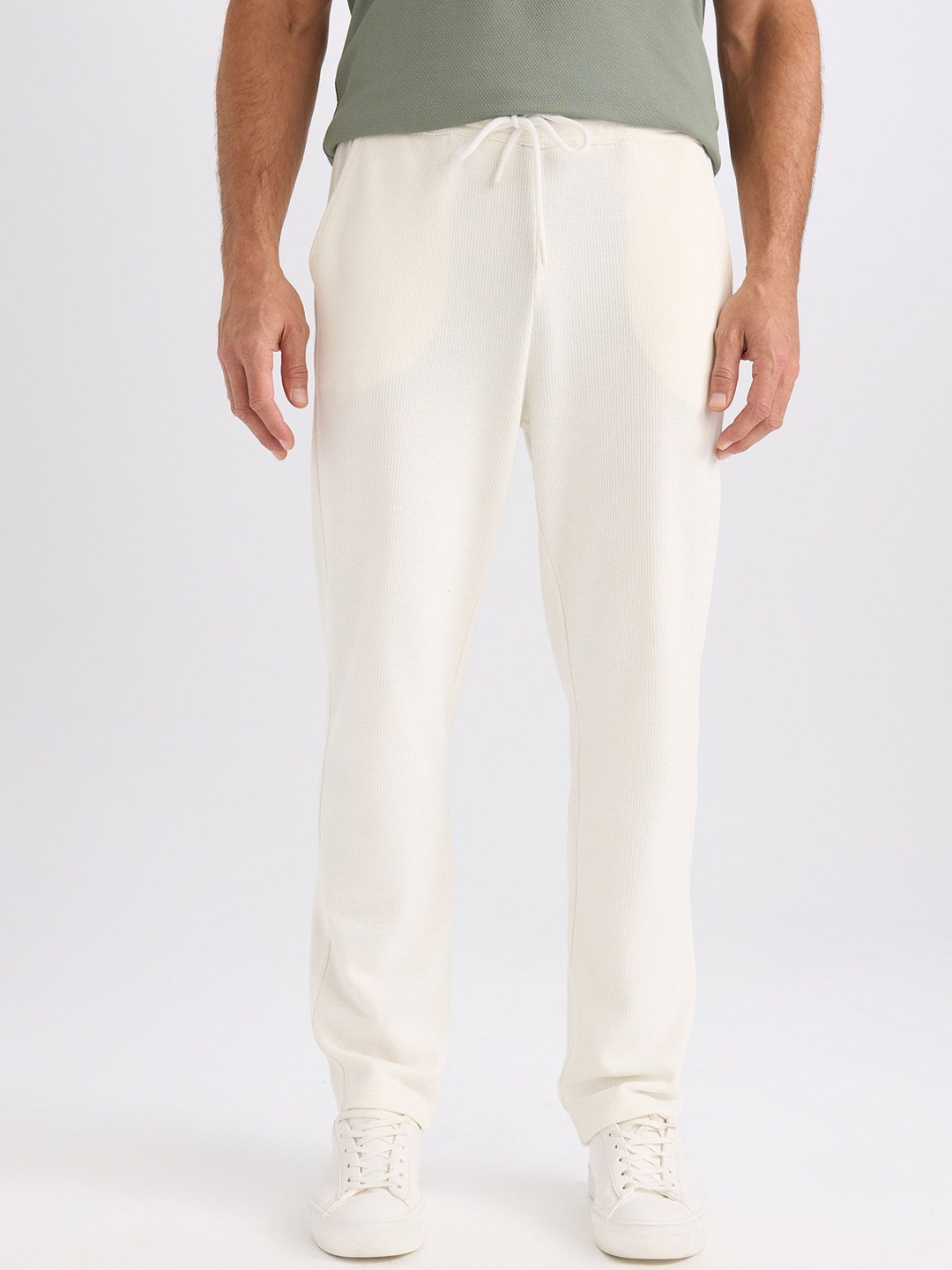 

DeFacto Men Trousers, Na