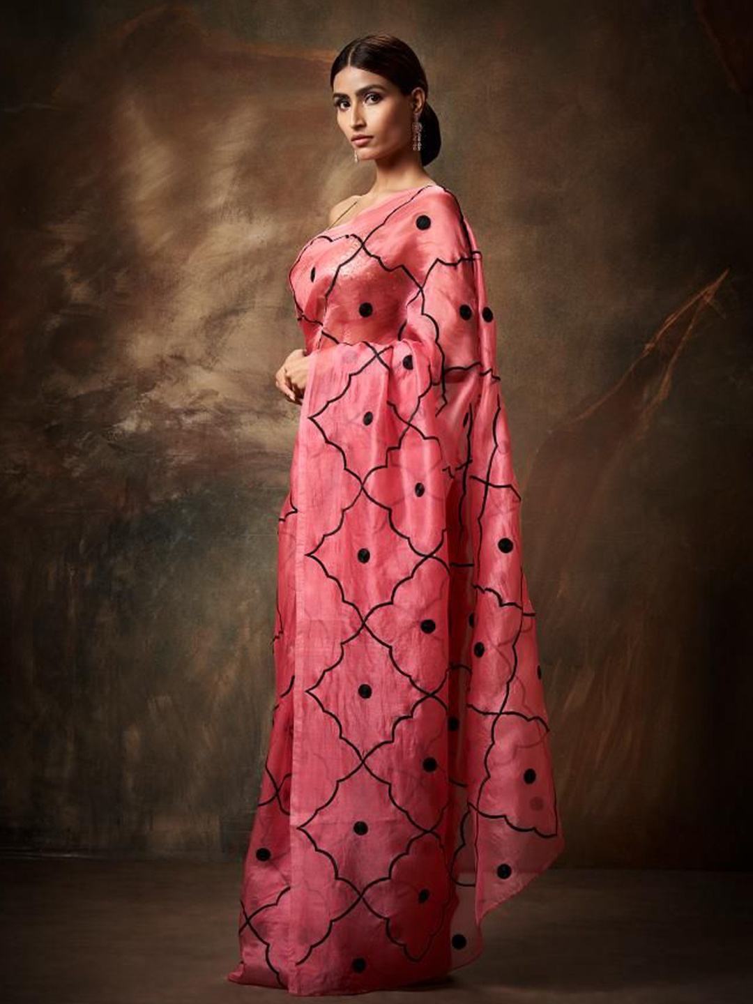 

House of Deepthi Geometric Embroidered Saree, Pink