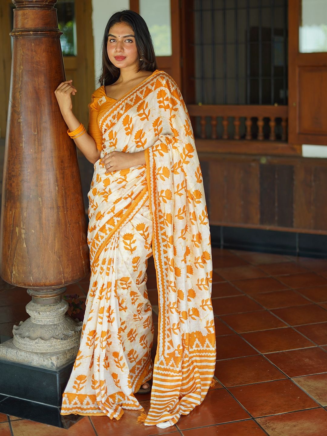 

Mitera Floral Printed Chanderi Saree, Yellow