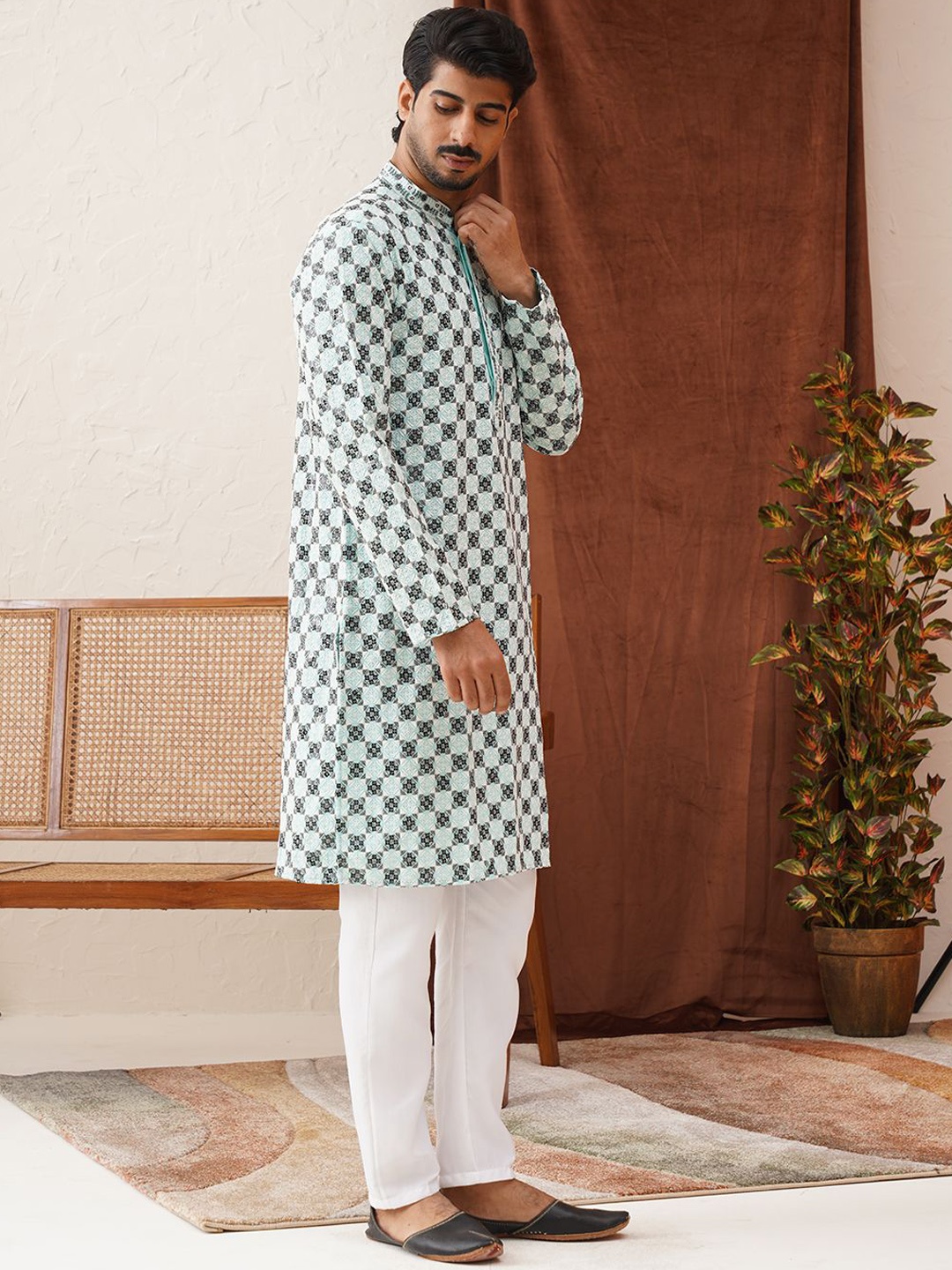 

Jompers Men Embroidered Regular Thread Work Kurta with Pyjamas, Turquoise blue