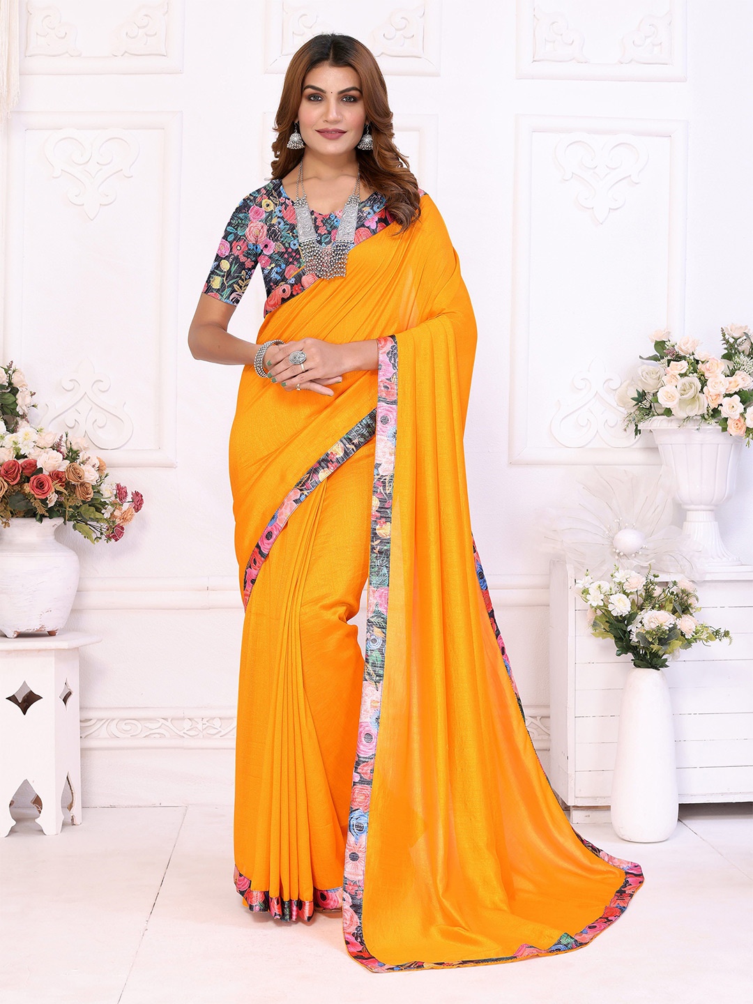 

KAZIA Floral Printed Border Solid Saree, Yellow