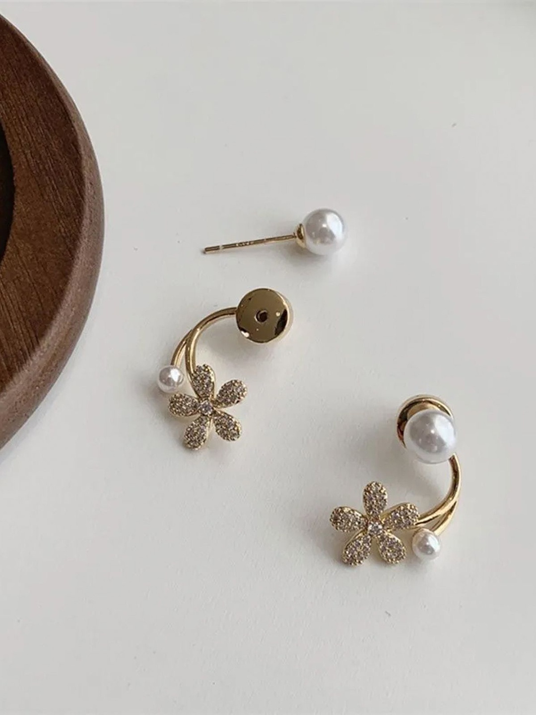

PolluxCraft Geometric Studs Earrings, White