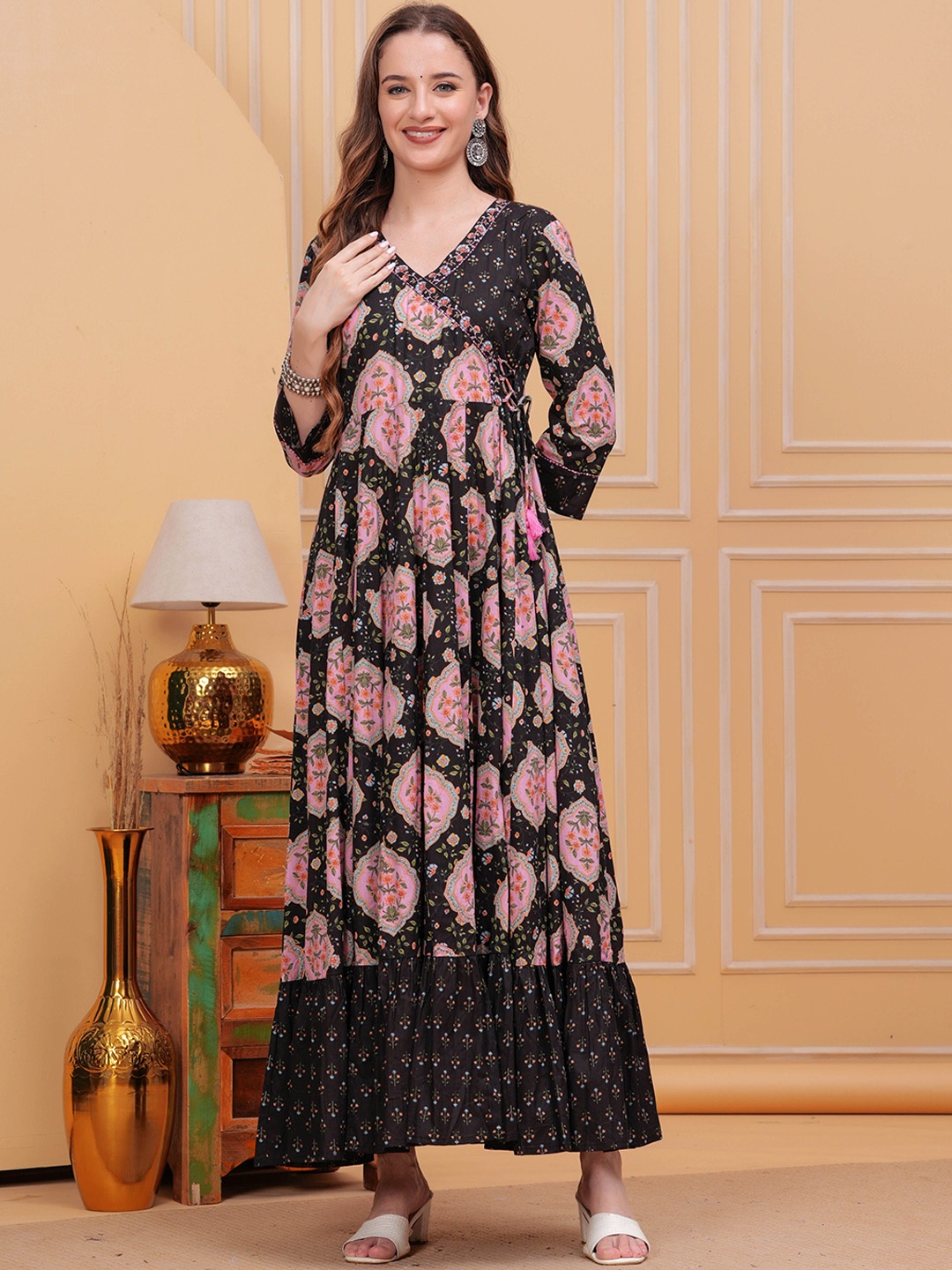 

FASHION DEPTH Women Floral Printed Thread Work Floral Anarkali Kurta, Black