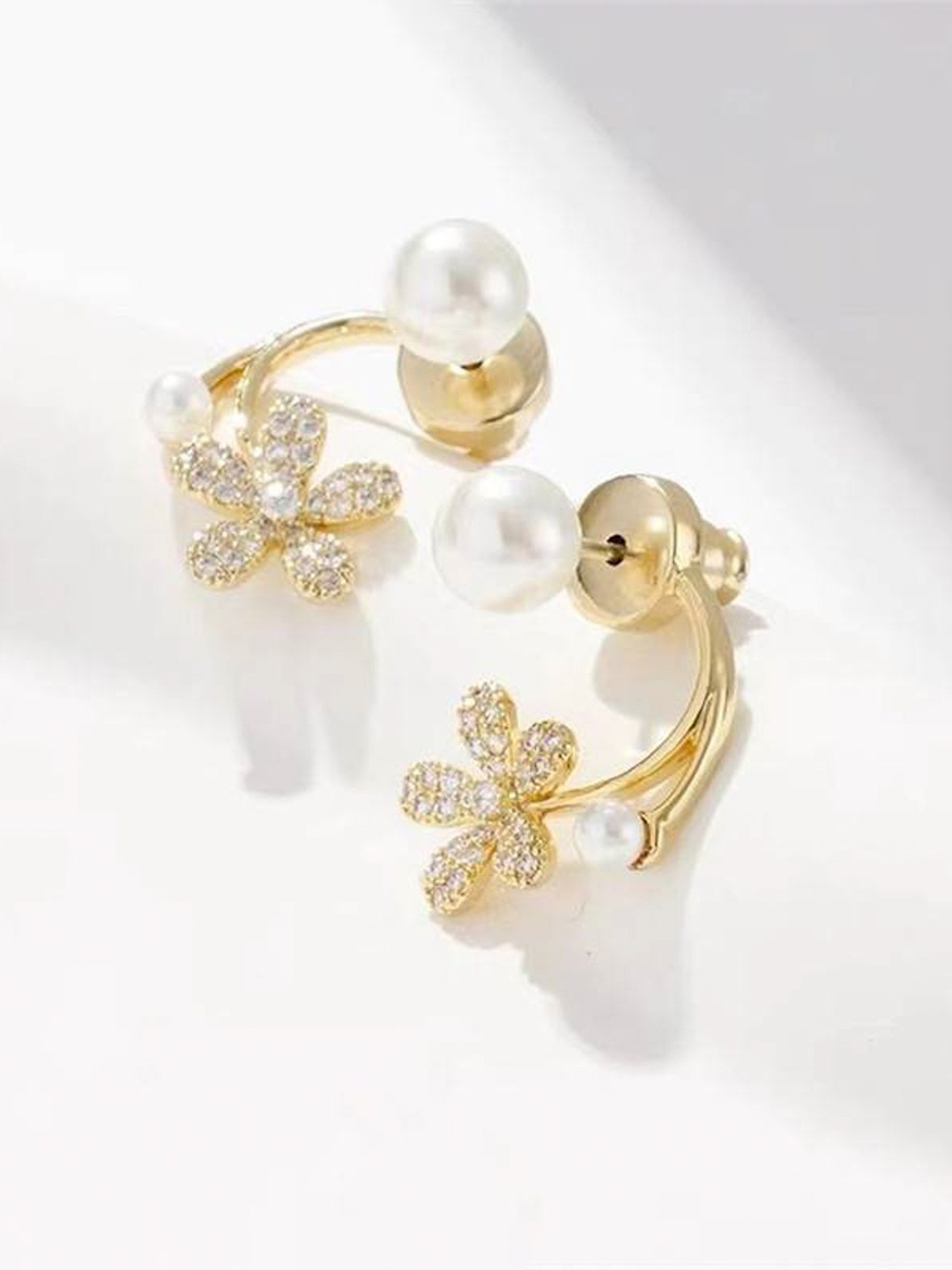 

PolluxCraft Geometric Studs Earrings, White