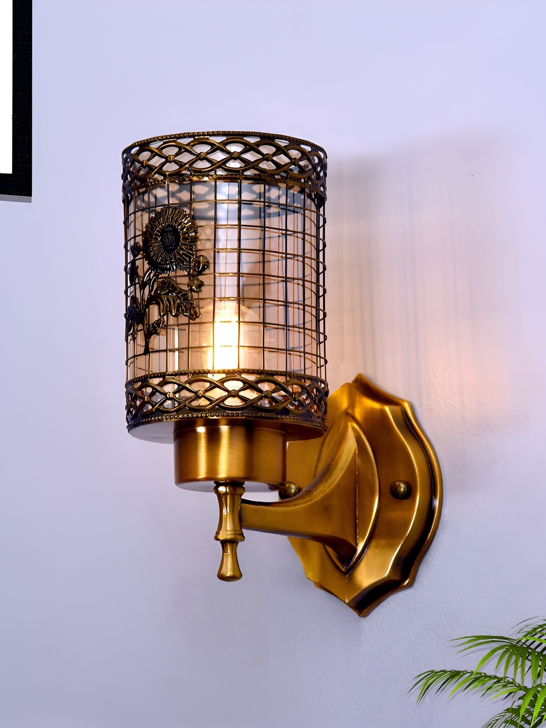 

Homesake Gold-Toned & Black Metal Cylinder Shaped Wall Lamp
