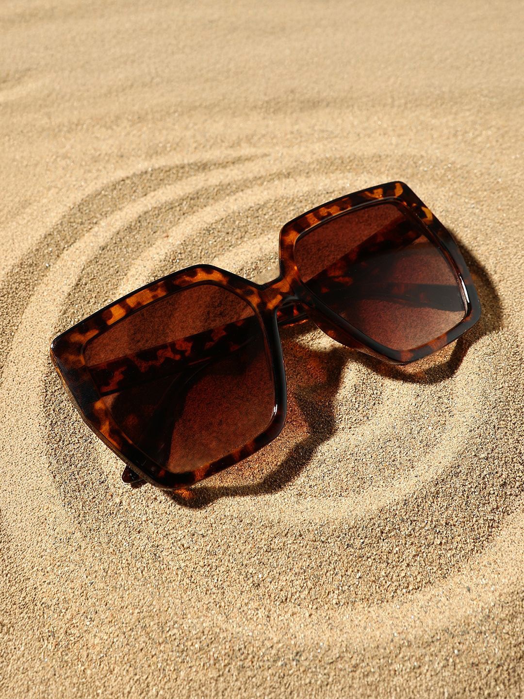 

HAUTE SAUCE by Campus Sutra Women Oversized Sunglasses with Polarised Lens, Brown