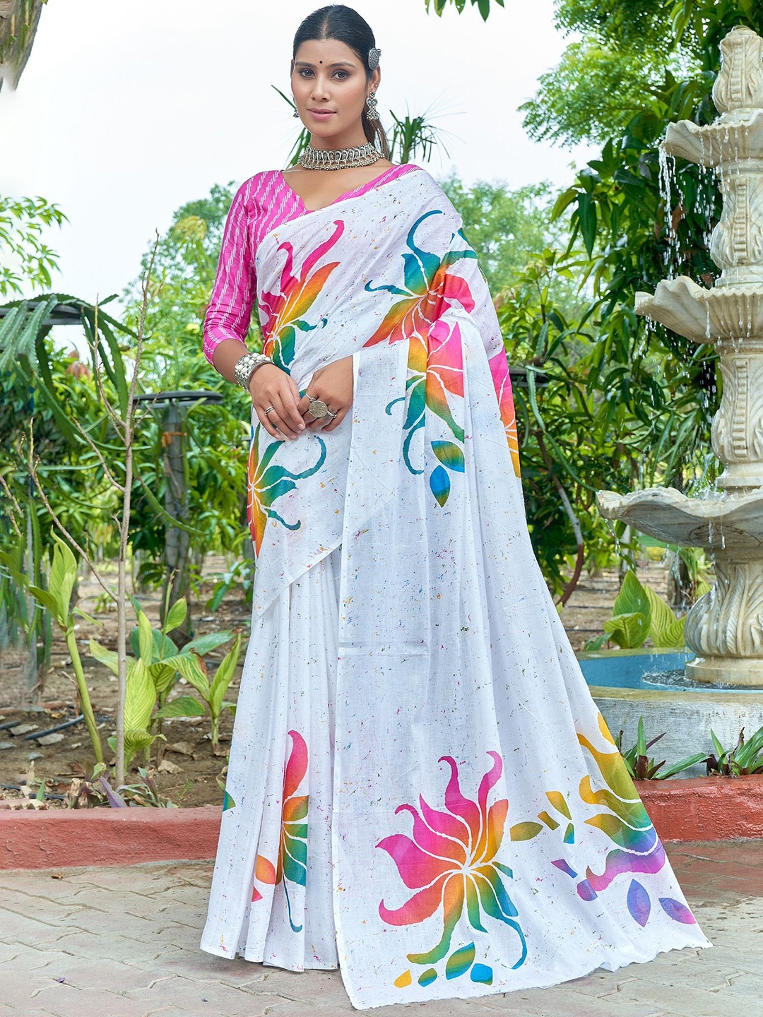 

HERE&NOW Floral Printed Pure Cotton Bhagalpuri Saree, White