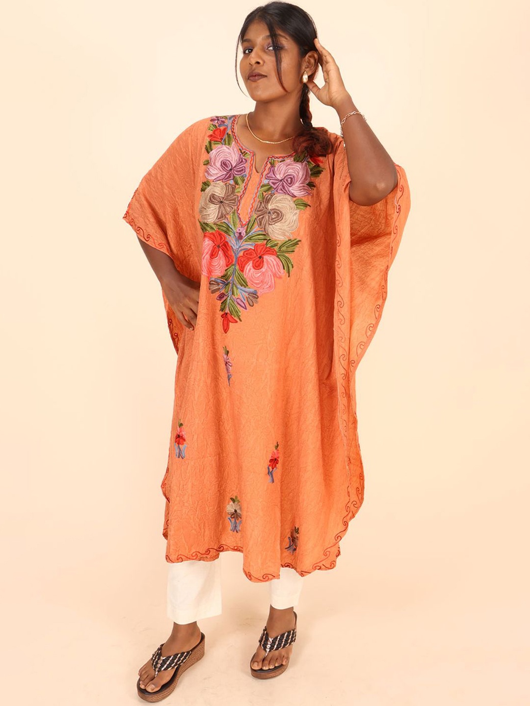 

Avishya Handloom Sozni Embroidered Cotton Kaftan Kurta, Orange