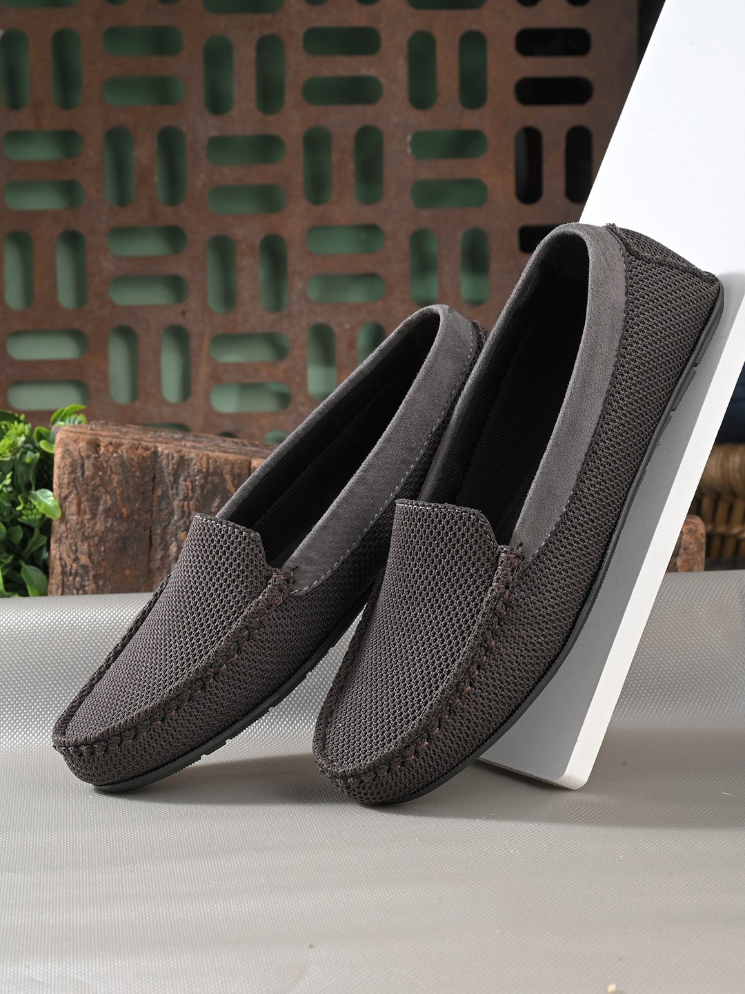 

KARADDI Women Loafers, Grey