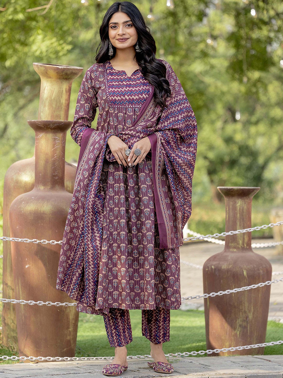 

Rajnandini Women Floral Embroidered Regular Thread Work Kurti with Trousers & With Dupatta, Maroon