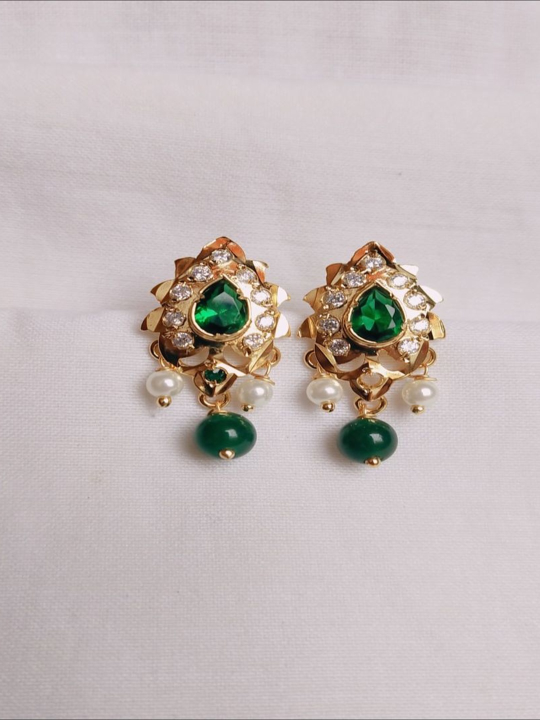 

kurdekars divuu Contemporary Studs Earrings, Gold