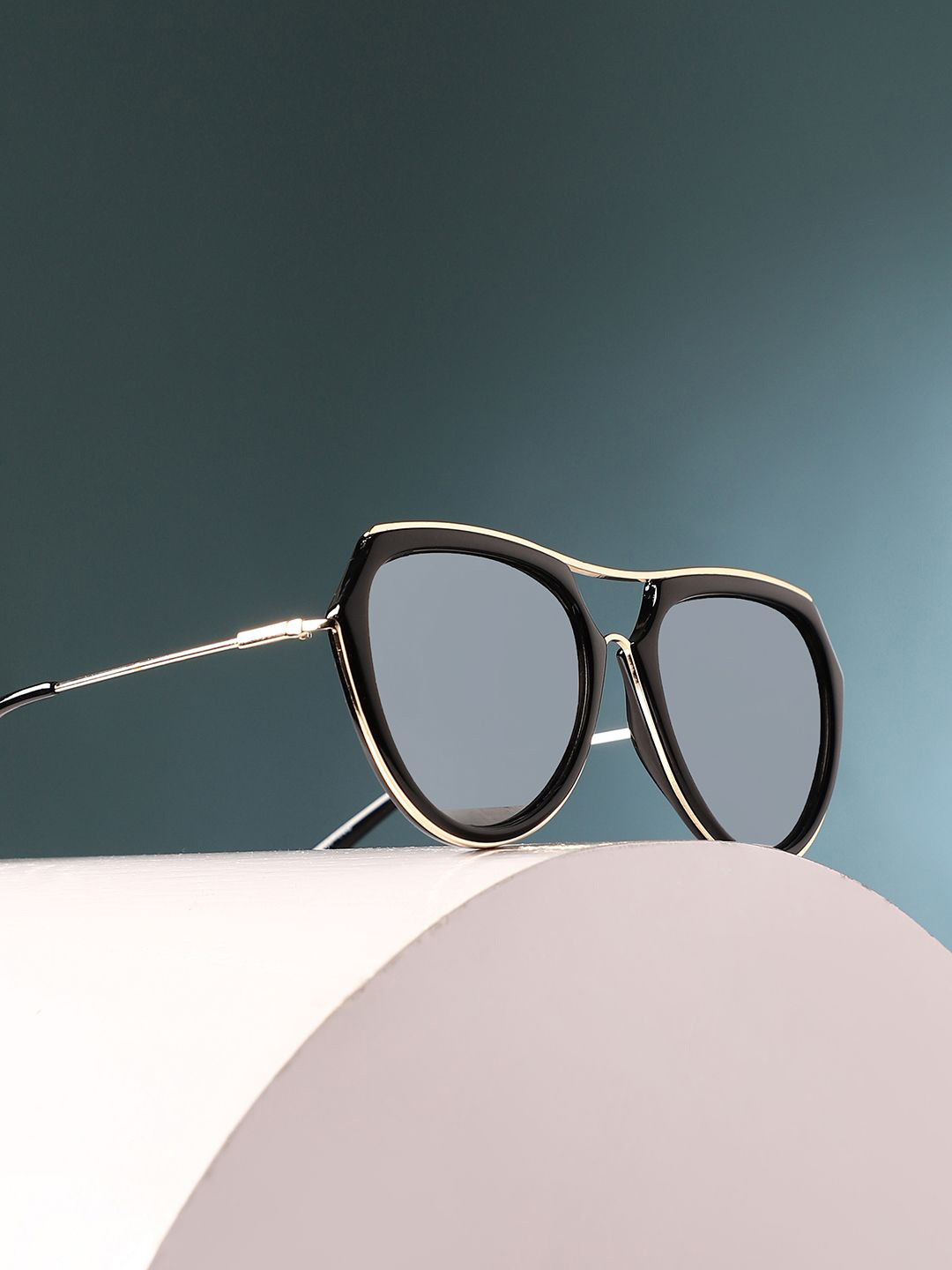 

HAUTE SAUCE by Campus Sutra Women Aviator Sunglasses with Polarised Lens AW24_HSSG1382, Black