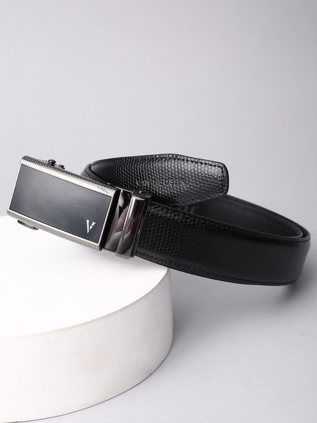 

Van Heusen Men Textured Leather Formal Belt, Black