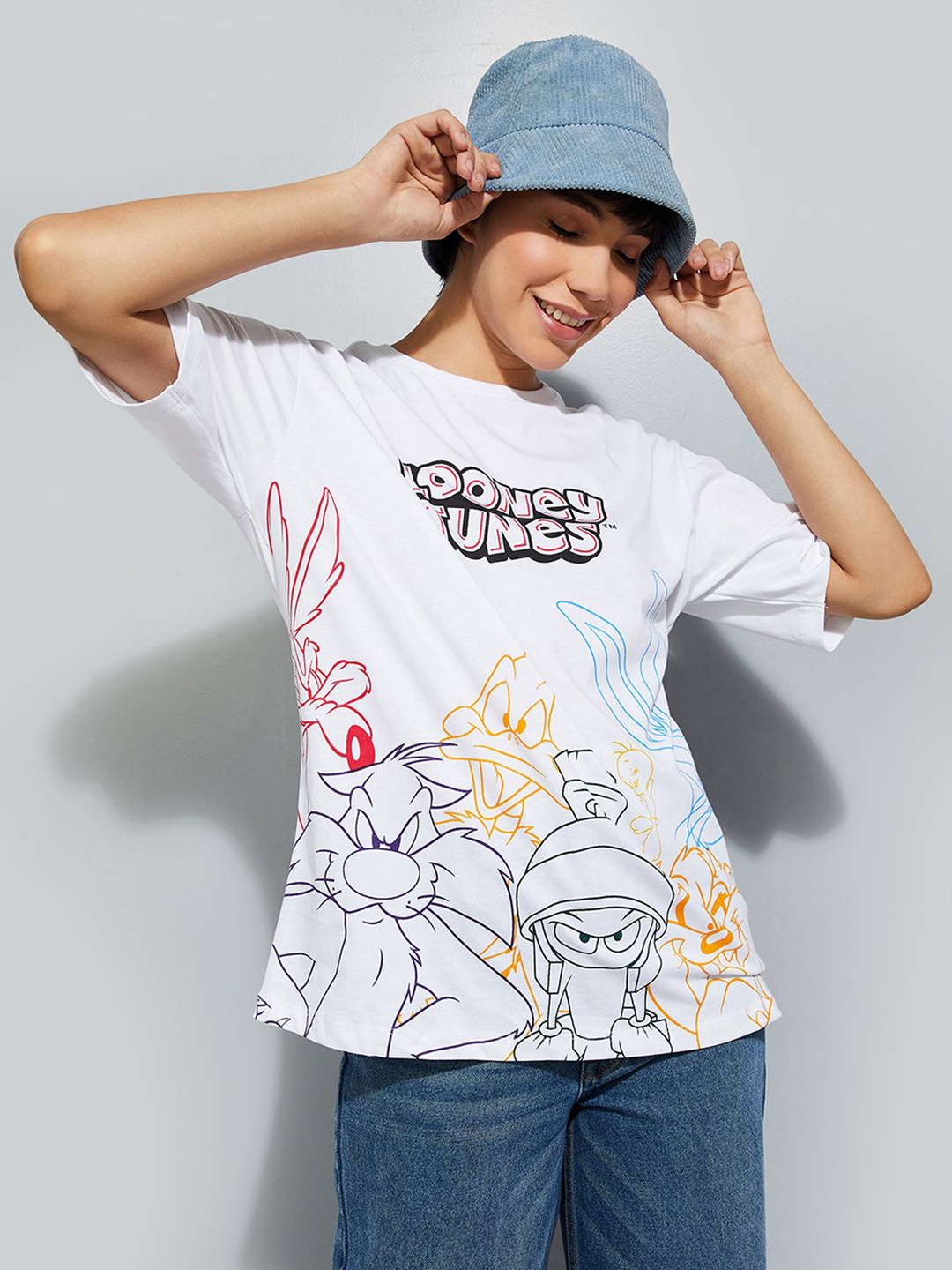 

MAX URB_N Women Boxy Fit Looney Tunes T-shirt, White