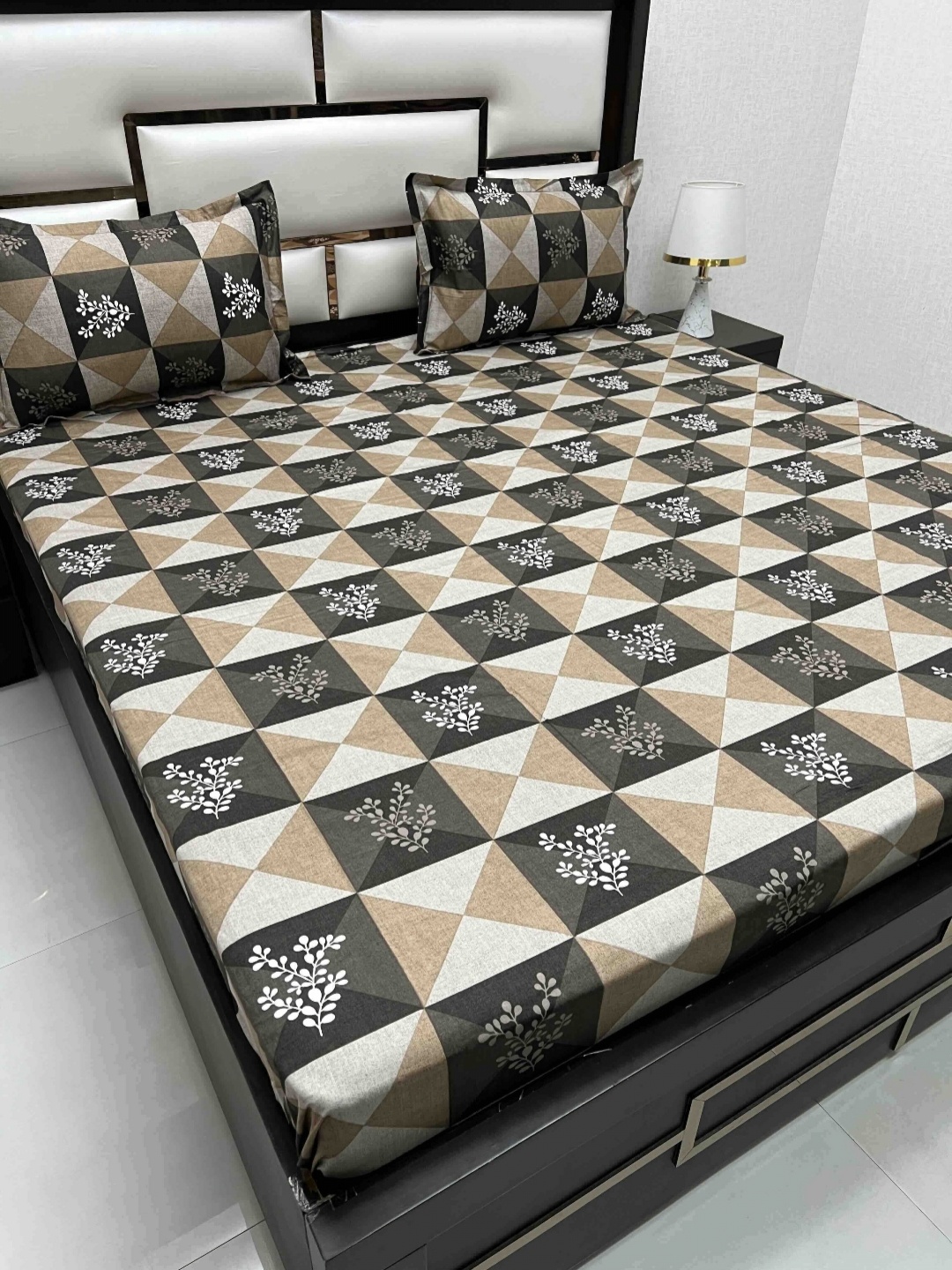 

Pure Decor Velar Sib Brown Printed 380 TC Pure Cotton King Bedsheet Set 2.73 m x 2.76 m