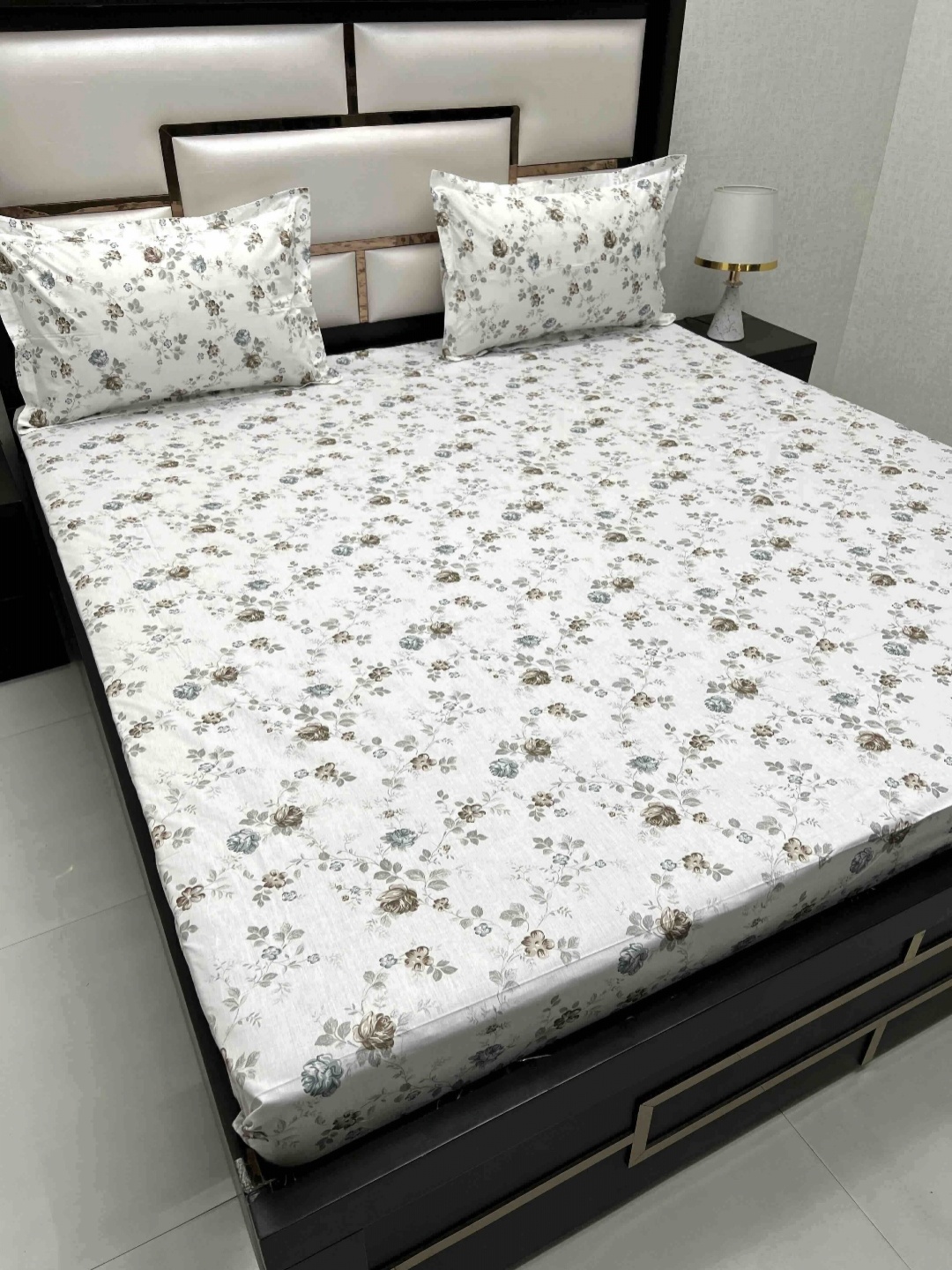 

Pure Decor White Floral Printed 600 TC Pure Cotton King Bedsheet Set 2.76 m x 2.76 m