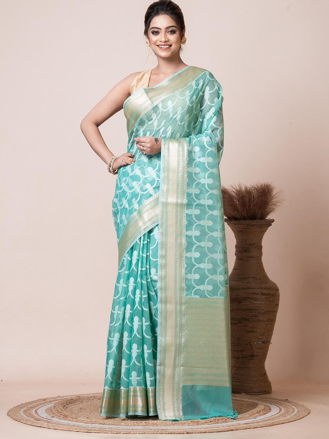 

VIBHAVARI Woven Design Zari Chanderi Saree, Green