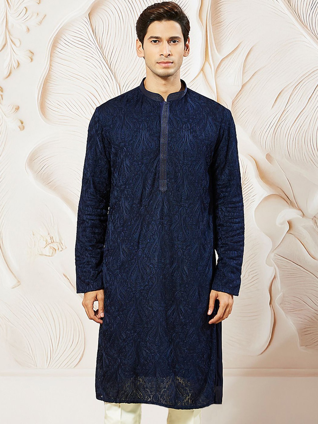 

VASTRAMAY Men Paisley Embroidered Thread Work Grandeur & Majestic Artwork Georgette Kurta, Navy blue