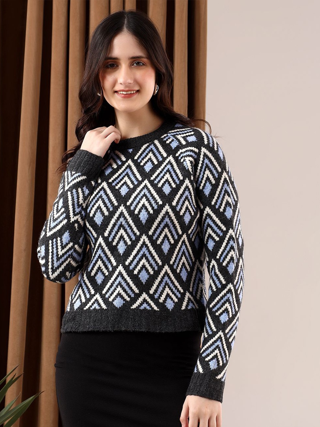 

Kotty Women Printed Crop Pullover, White