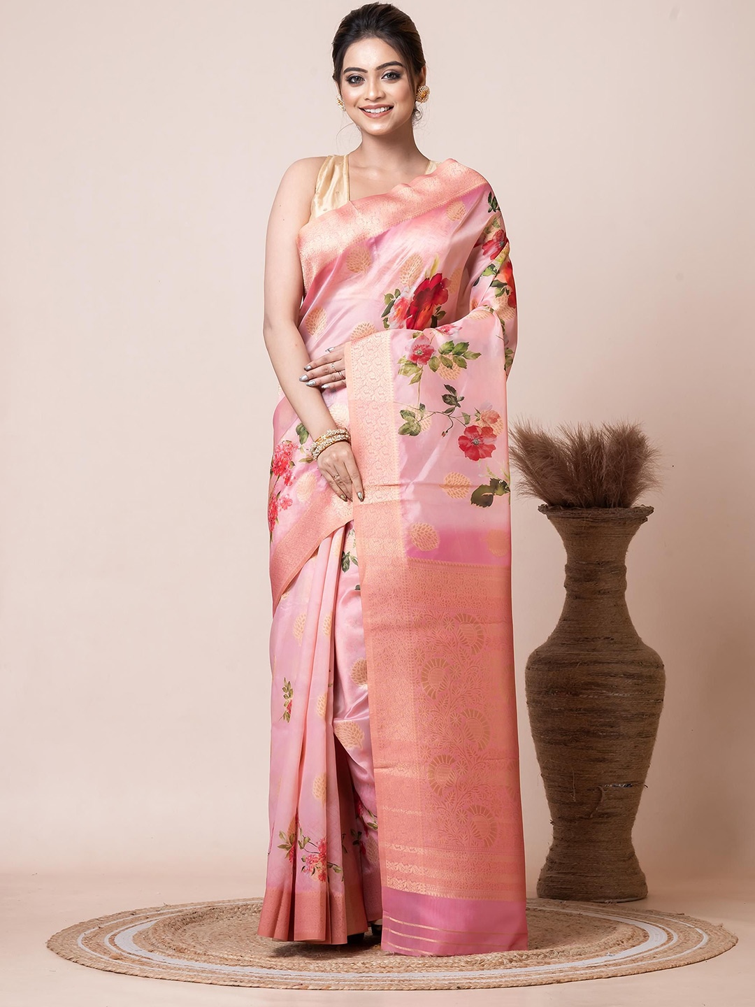 

VIBHAVARI Floral Printed Zari Saree, Peach