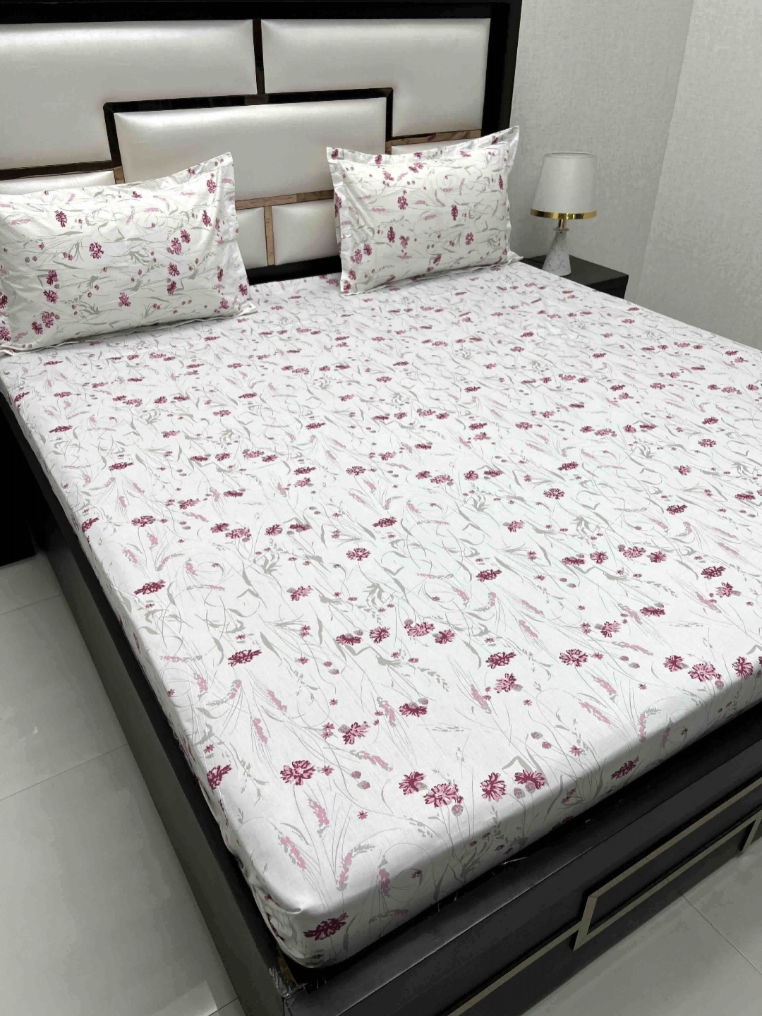 

Pure Decor Mansion White & Pink Floral Cotton 400 TC King Bedsheet Set 2.73 m x 2.76 m