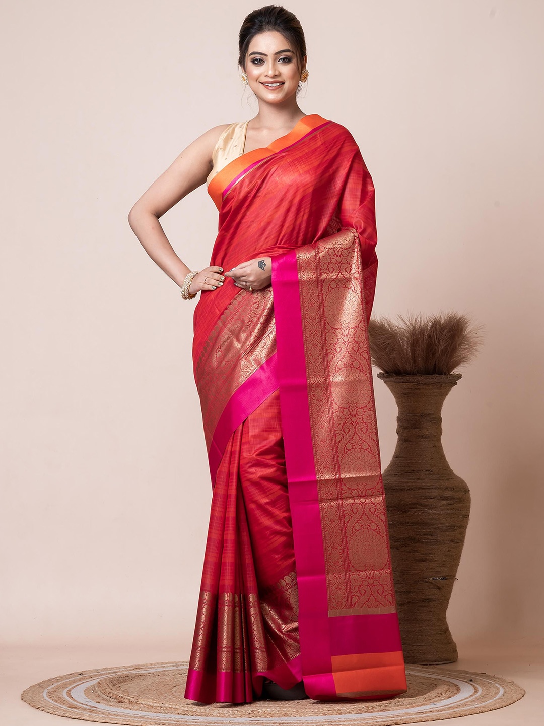 

VIBHAVARI Woven Design Zari Saree, Pink