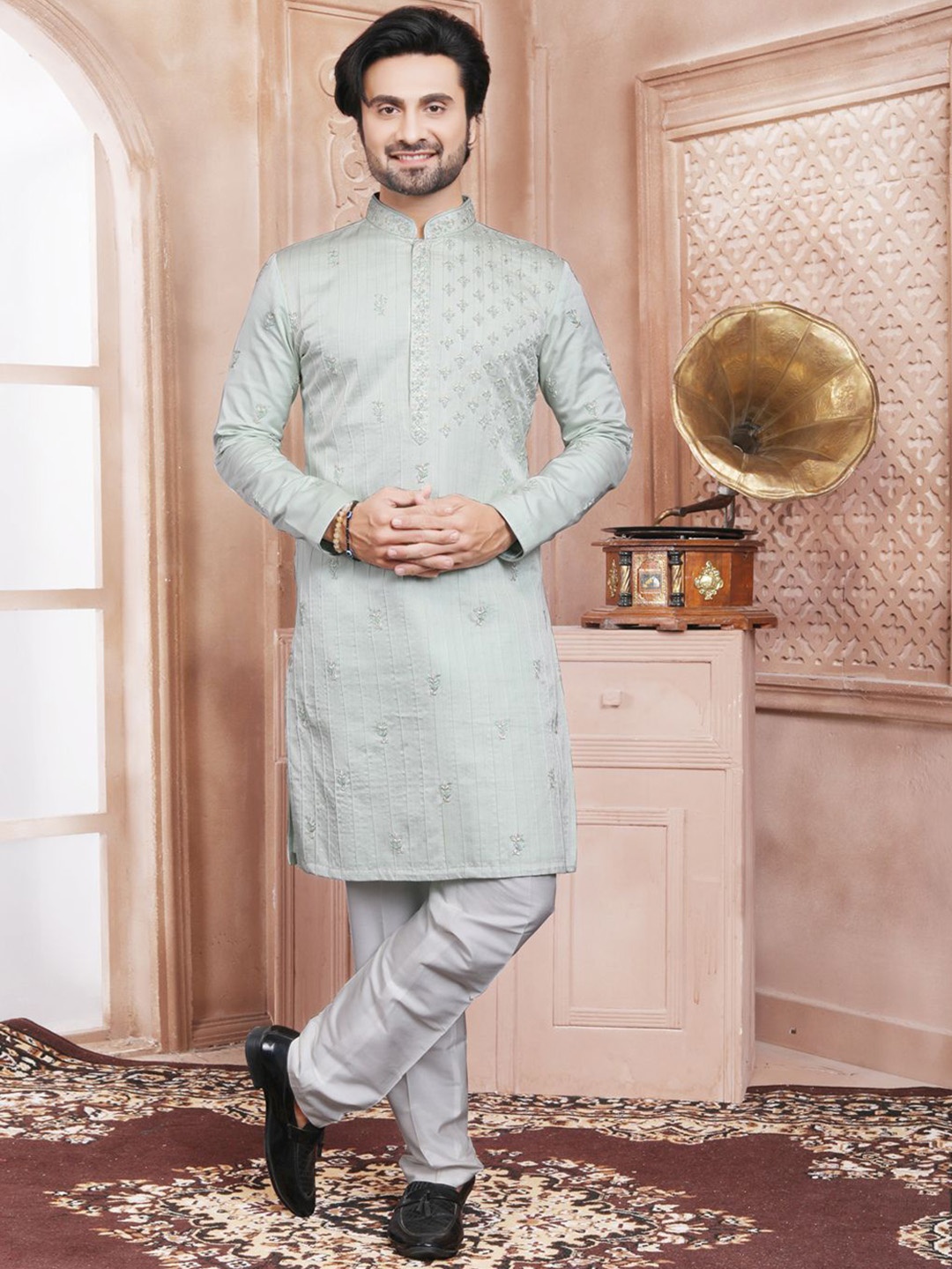 

EVASTRO Floral Embroidered Regular Pure Silk Kurta with Pyjamas, Sea green