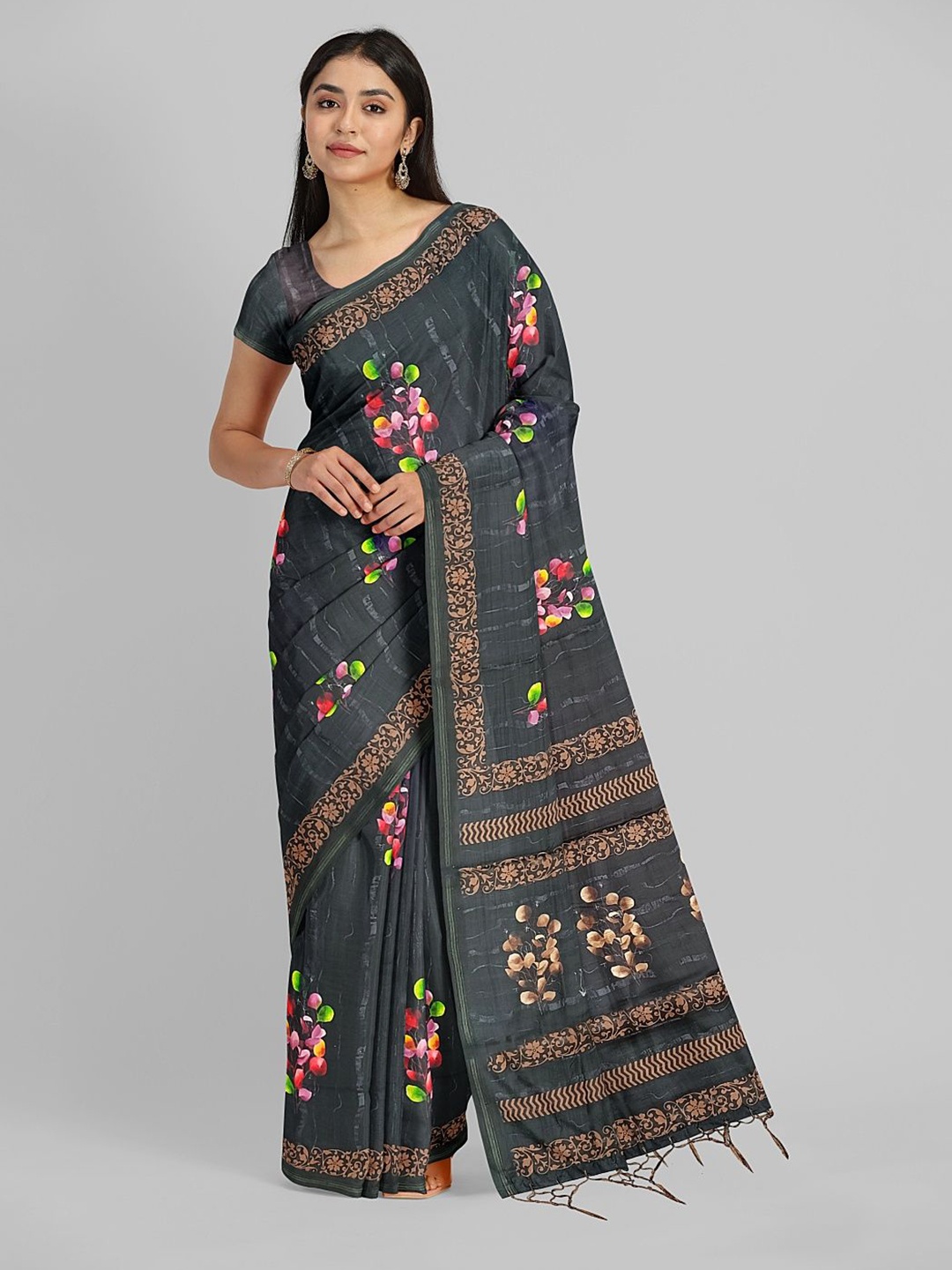 

Avyay Creation Floral Zari Tussar Saree, Black