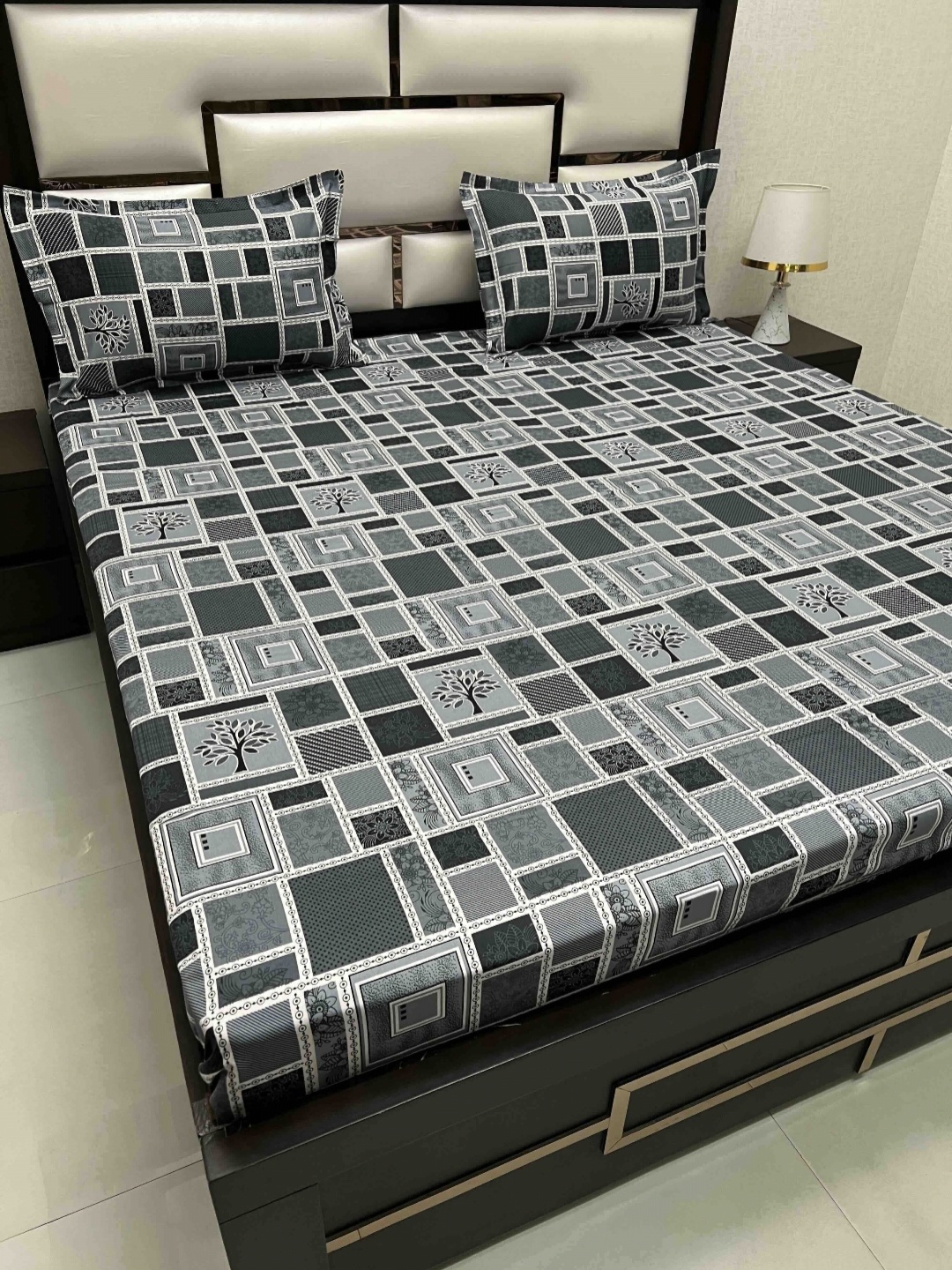 

Pure Decor Grey & White Floral King Bedsheet with 2 Pillow Covers