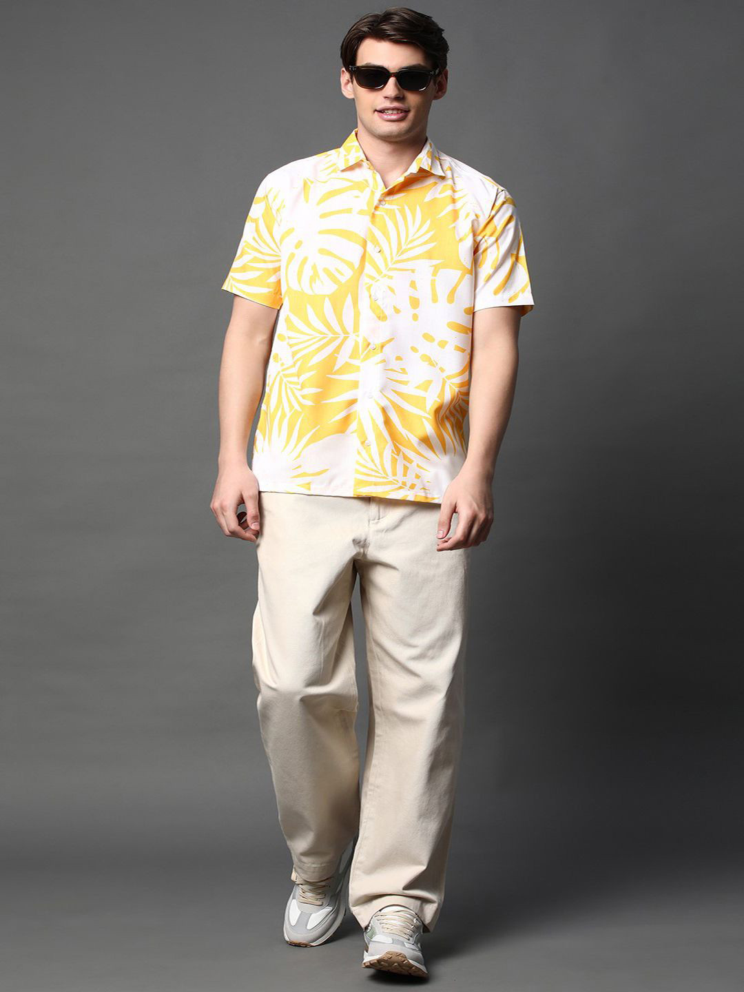 

BOWLIFESTYLE Men Classic Spread Collar Floral Printed Cotton Casual Shirt, Yellow