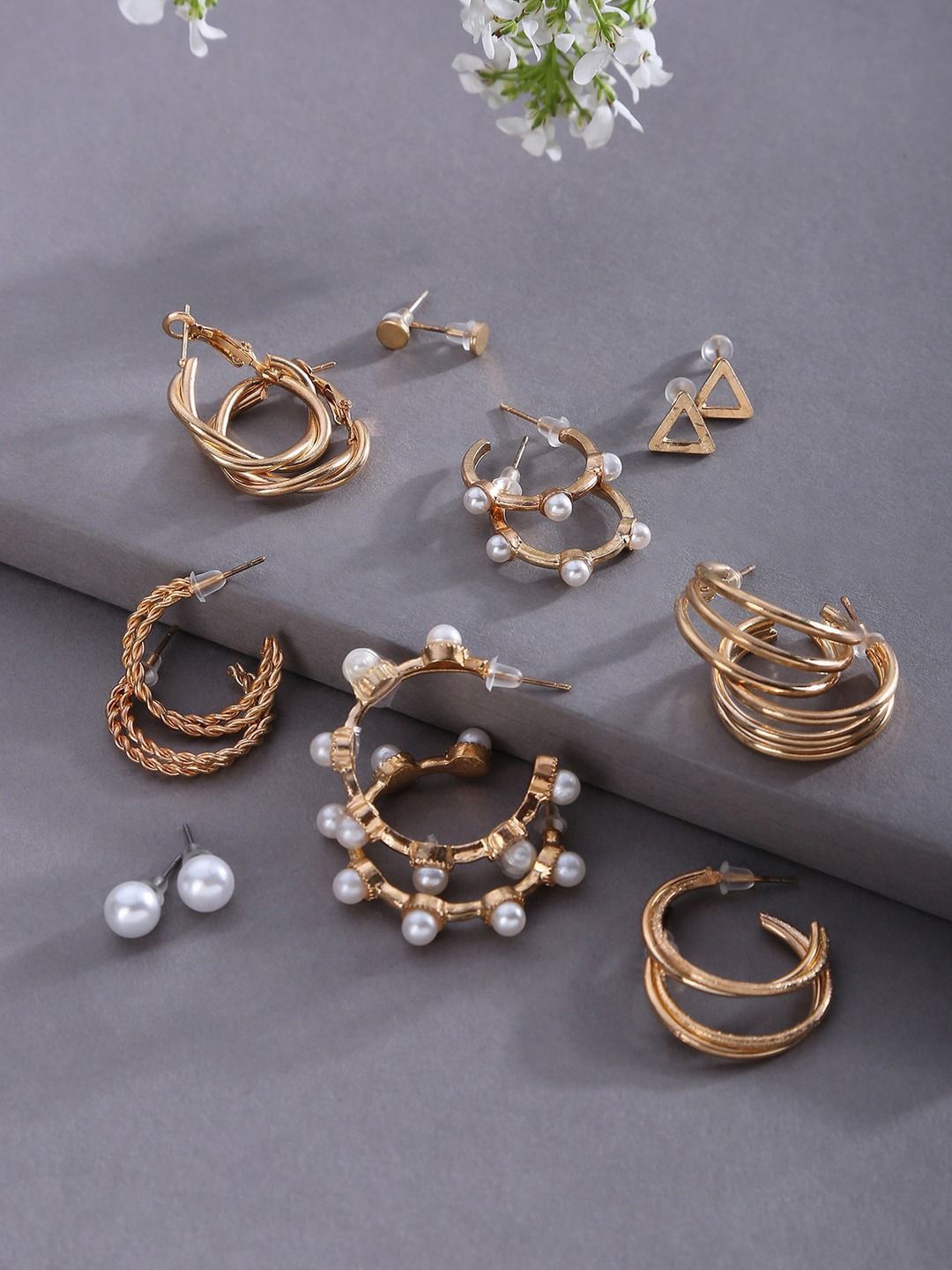 

OOMPH Contemporary Studs Earrings, Gold