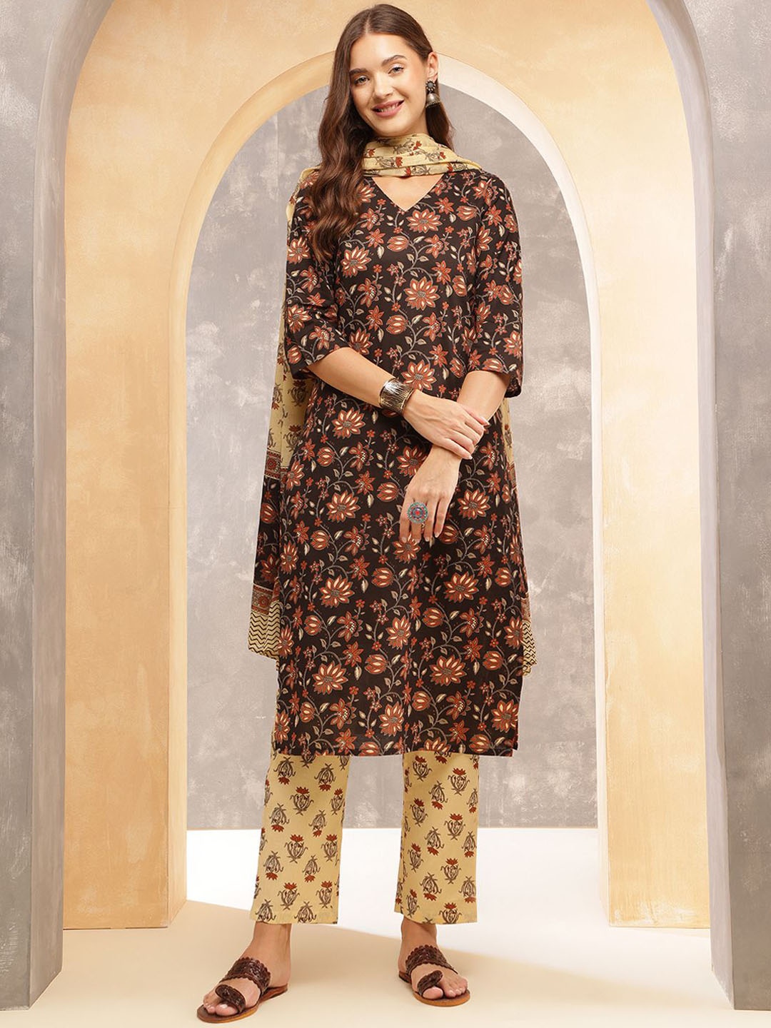 

Anouk Rustic Women Floral Printed Sequinned Kurta, Black