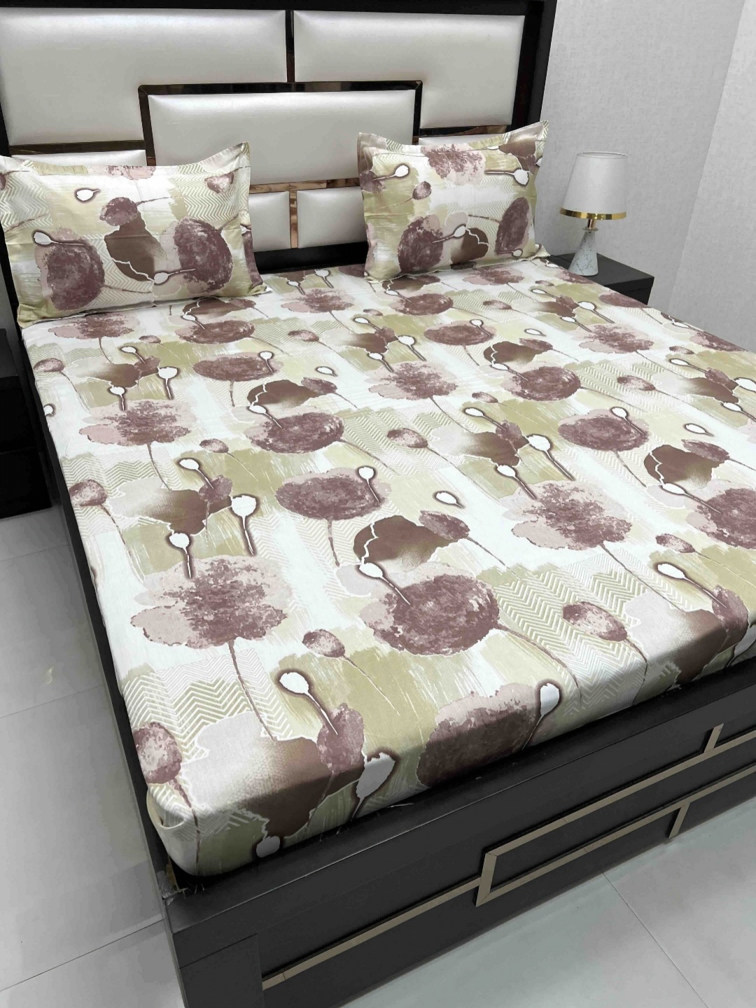

Pure Decor Brown & Olive Green King Bedsheet with 2 Pillow Covers