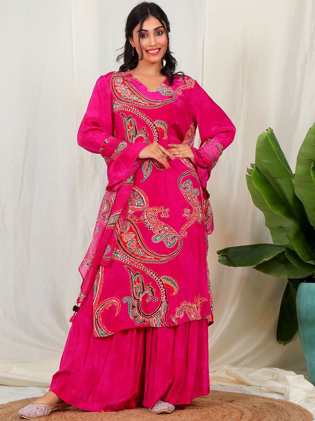 

EARTH O FAB Women Paisley Printed Regular Silk Crepe Kurta with Palazzos & With Dupatta, Pink