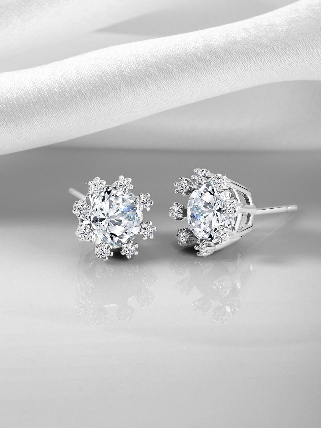 

Peora Contemporary Studs Earrings, Silver