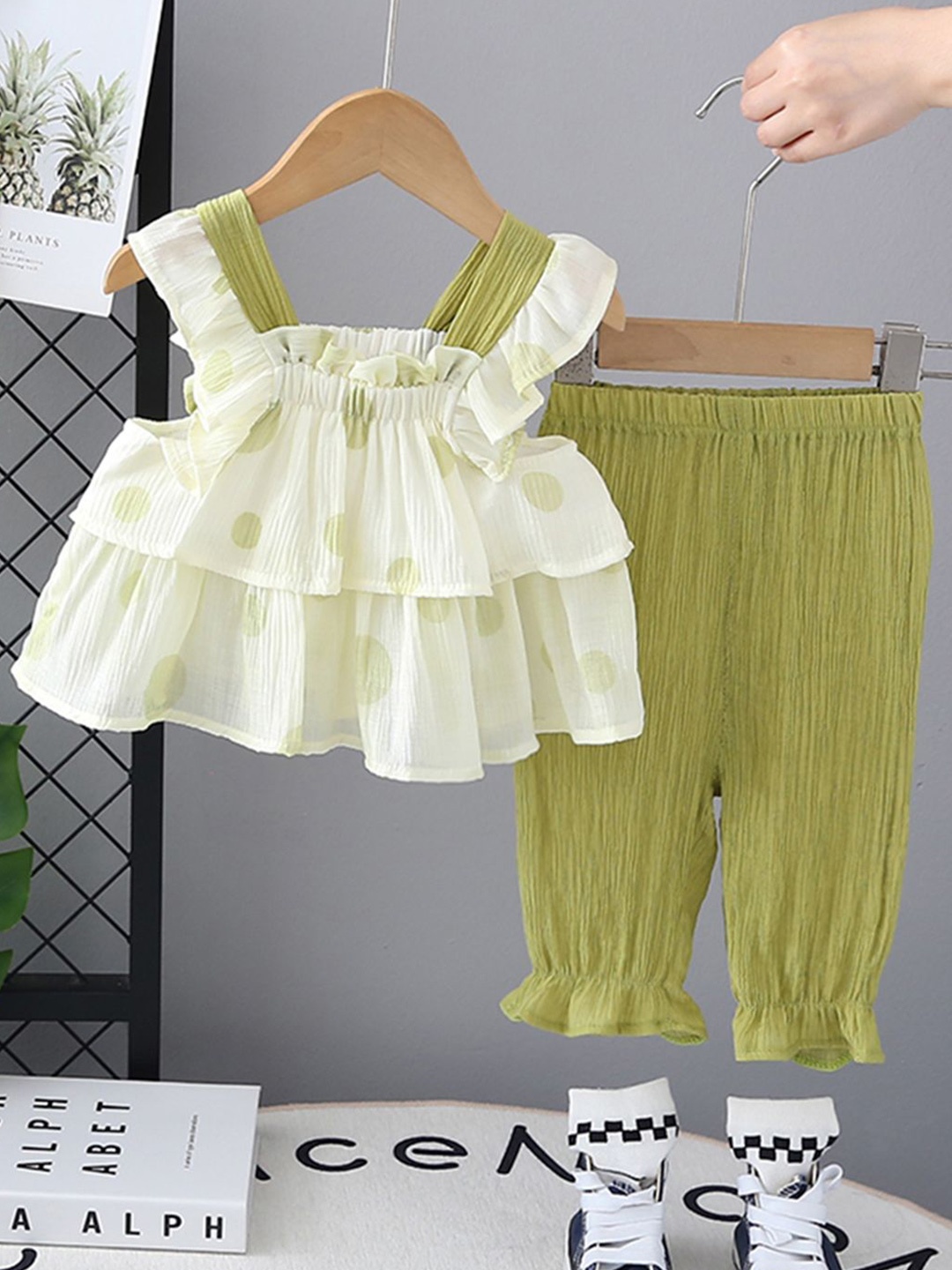 

INCLUD Girls Printed Top with Trousers, Green