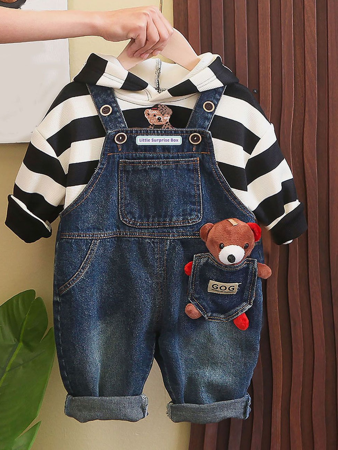 

Little Surprise Box LLP Kids Printed Dungaree With Sweatshirt, Black