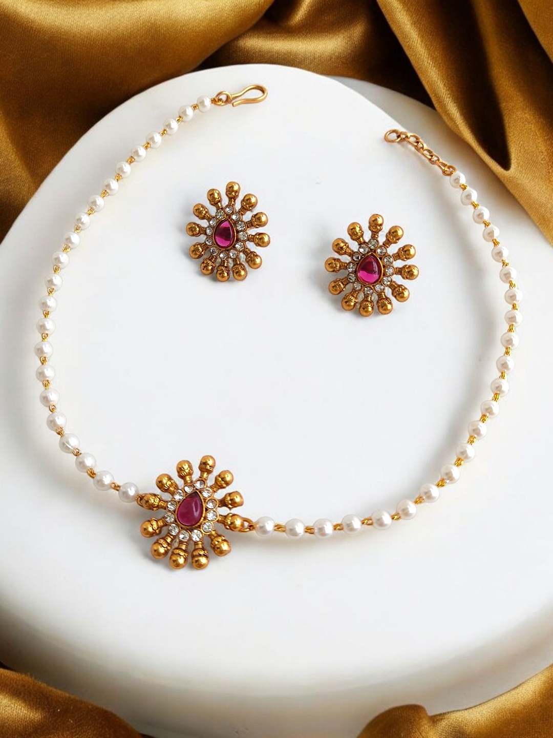

Pihtara Jewels Gold-Plated Stone-Studded & Beaded Jewellery Set