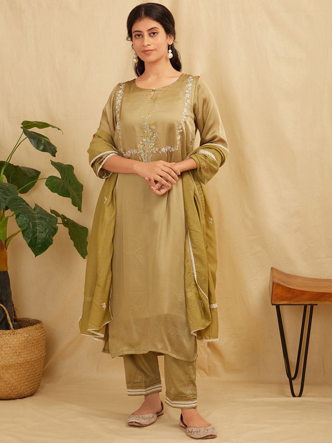 

zuri Floral Embroidered Regular Satin Straight Kurta With Trouser & Dupatta, Green