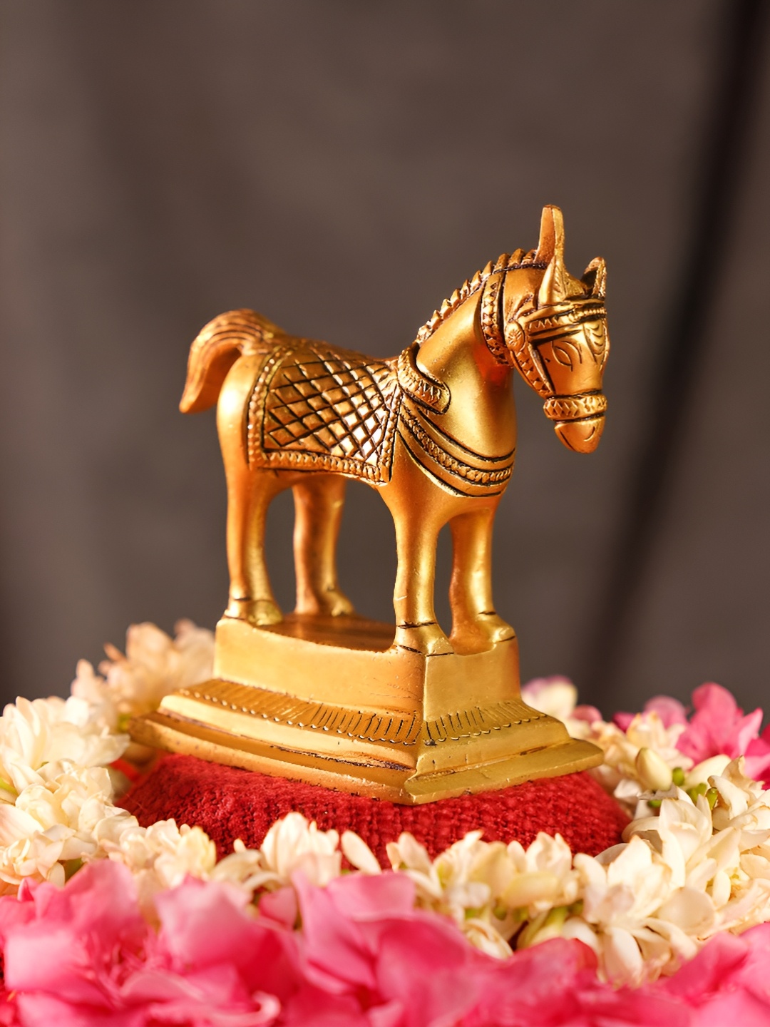 

JAYPORE Gold-Toned Idol Showpiece