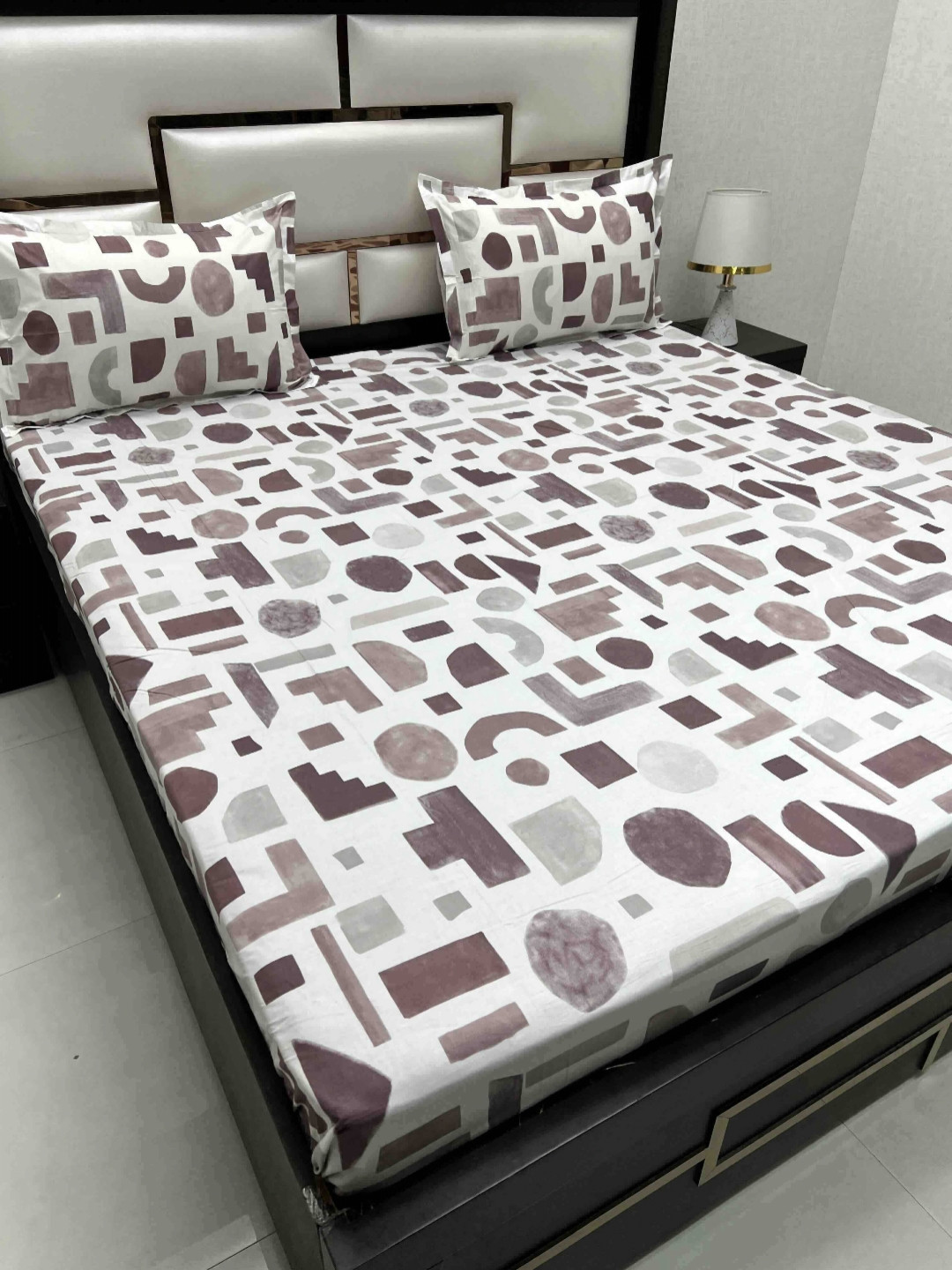 

Pure Decor Villa Maroon Printed 380 TC Pure Cotton King Bedsheet Set 2.73 m x 2.76 m