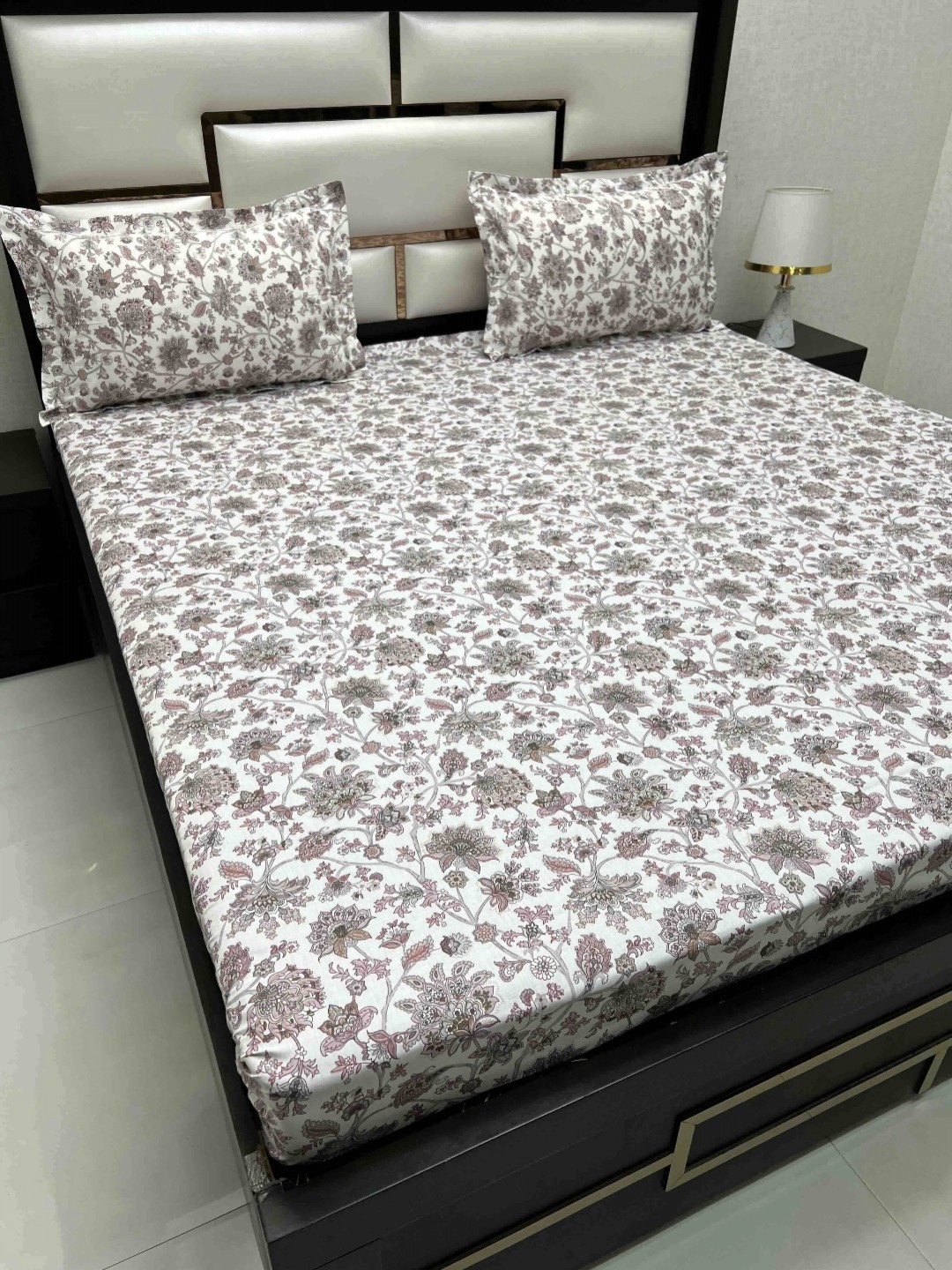 

Pure Decor Maroon & White Floral King Bedsheet with 2 Pillow Covers