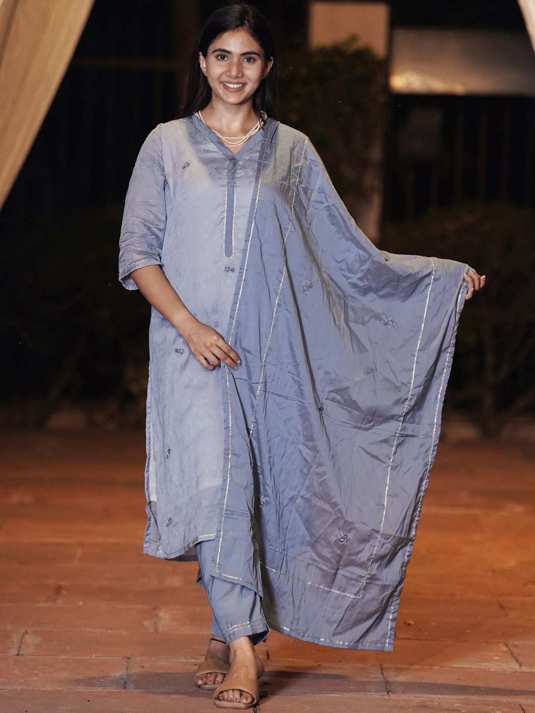 

zuri Floral Embroidered Regular Cotton Silk Straight Kurta With Trouser With Dupatta, Blue