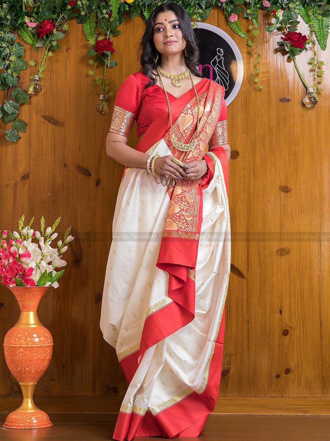 

Caracola Woven Design Zari Art Silk Banarasi Saree, White
