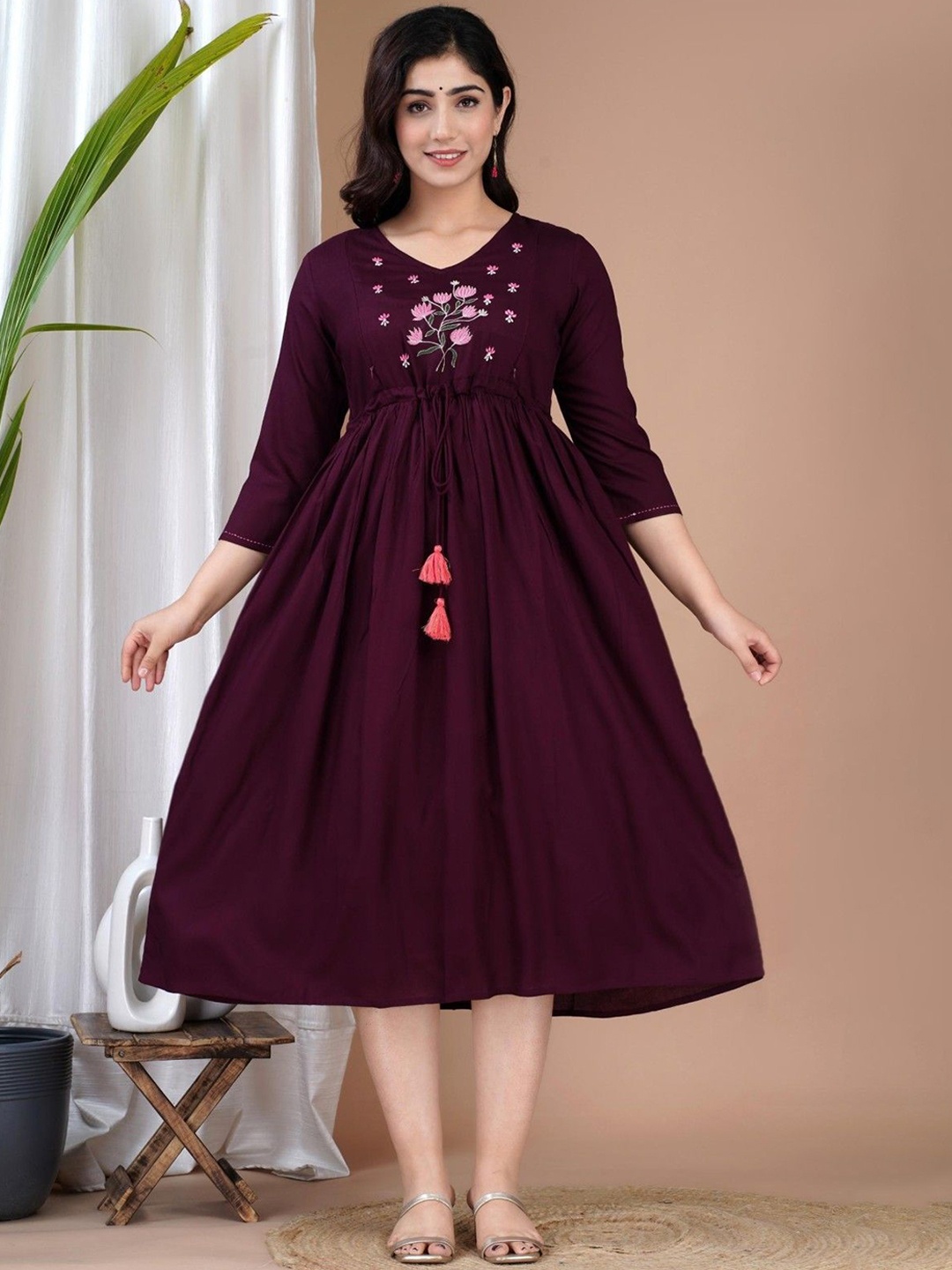 

KIAARON Women Floral Embroidered Floral Maternity Kurta, Maroon