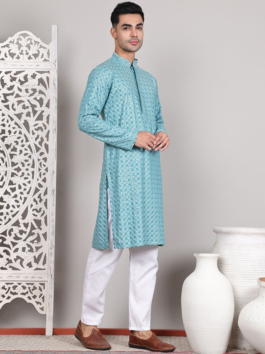 

Jompers Men Embroidered Regular Sequinned Kurta with Pyjamas, Blue